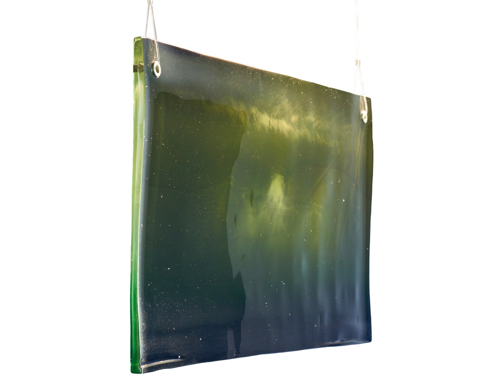 A l’image des glacis de la peinture à l’huile, les couches de verre successives apportent aux Horizons leur profondeur et leur richesse chromatique. Ces écrans de verre invitent à regarder au-delà.