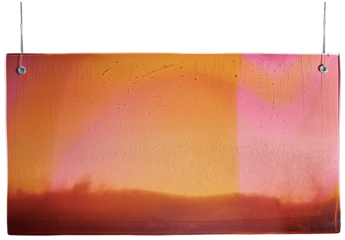 A l’image des glacis de la peinture à l’huile, les couches de verre successives apportent aux Horizons leur profondeur et leur richesse chromatique. Ces écrans de verre invitent à regarder au-delà.