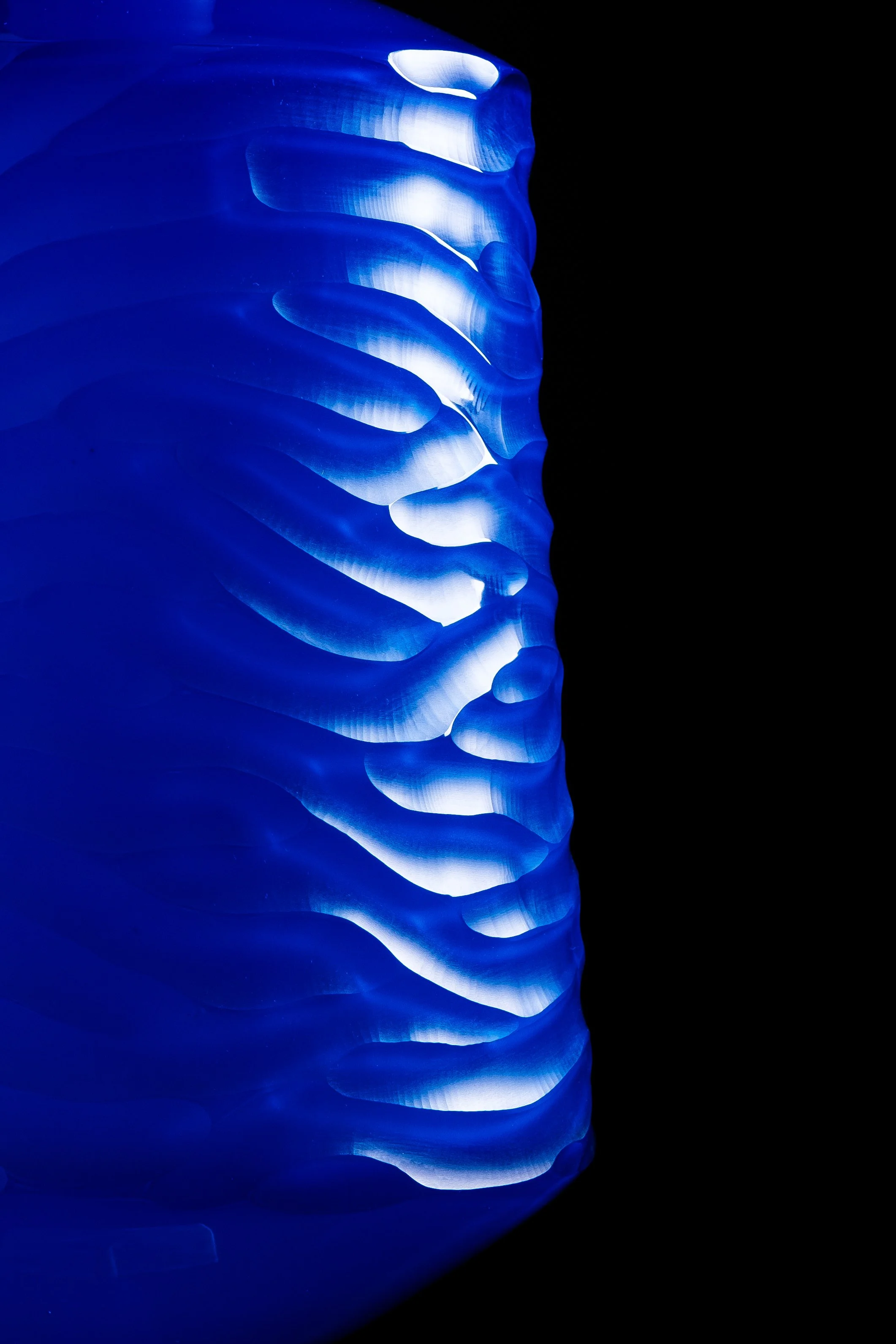 Vestiges Contemporains - 2022
Appartenant à la grande famille d’amphores anthropomorphes créées par Antoine Pierini, marquées par leurs couleurs, leurs matières et dont les anses se développent comme des oreilles à la Max Ernst, ces sculptures sont