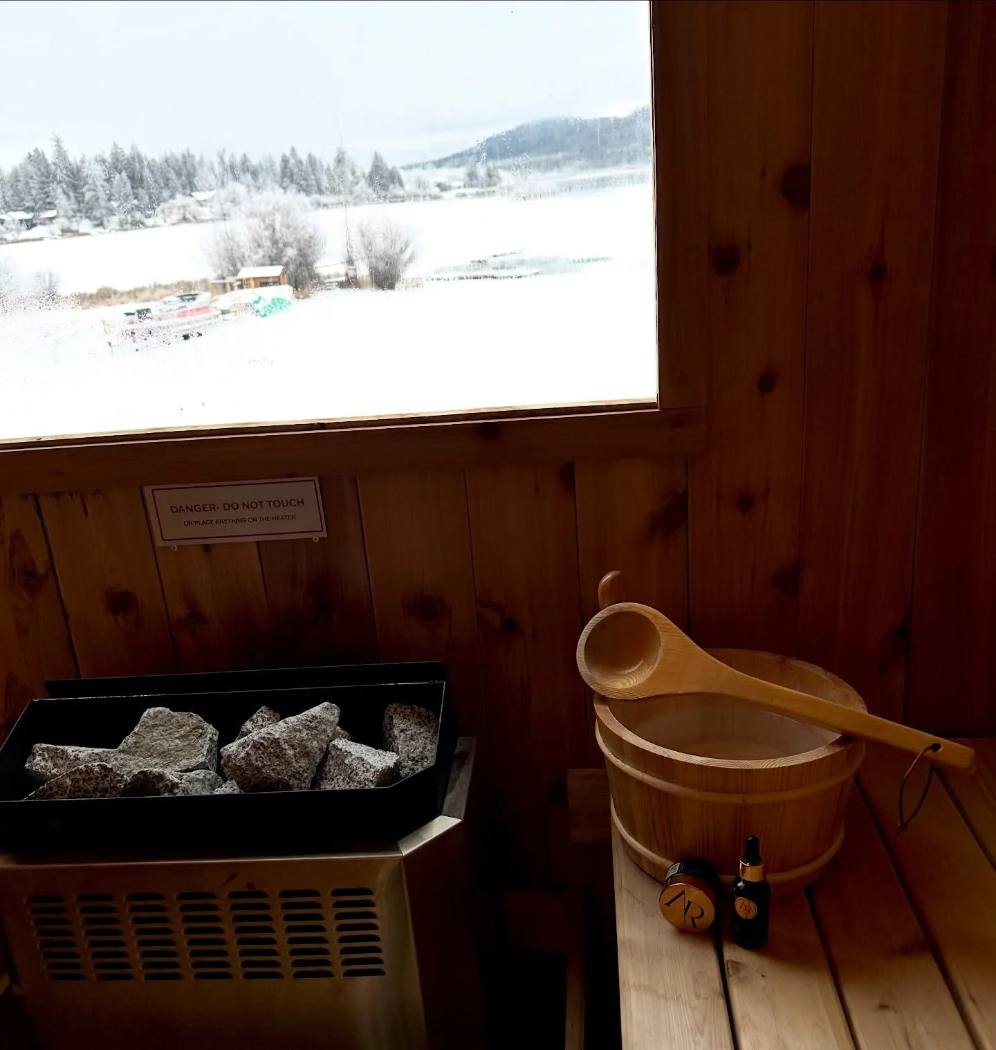 Merry. Frosty. Cozy. Glow.
Cheers to skin health 💕