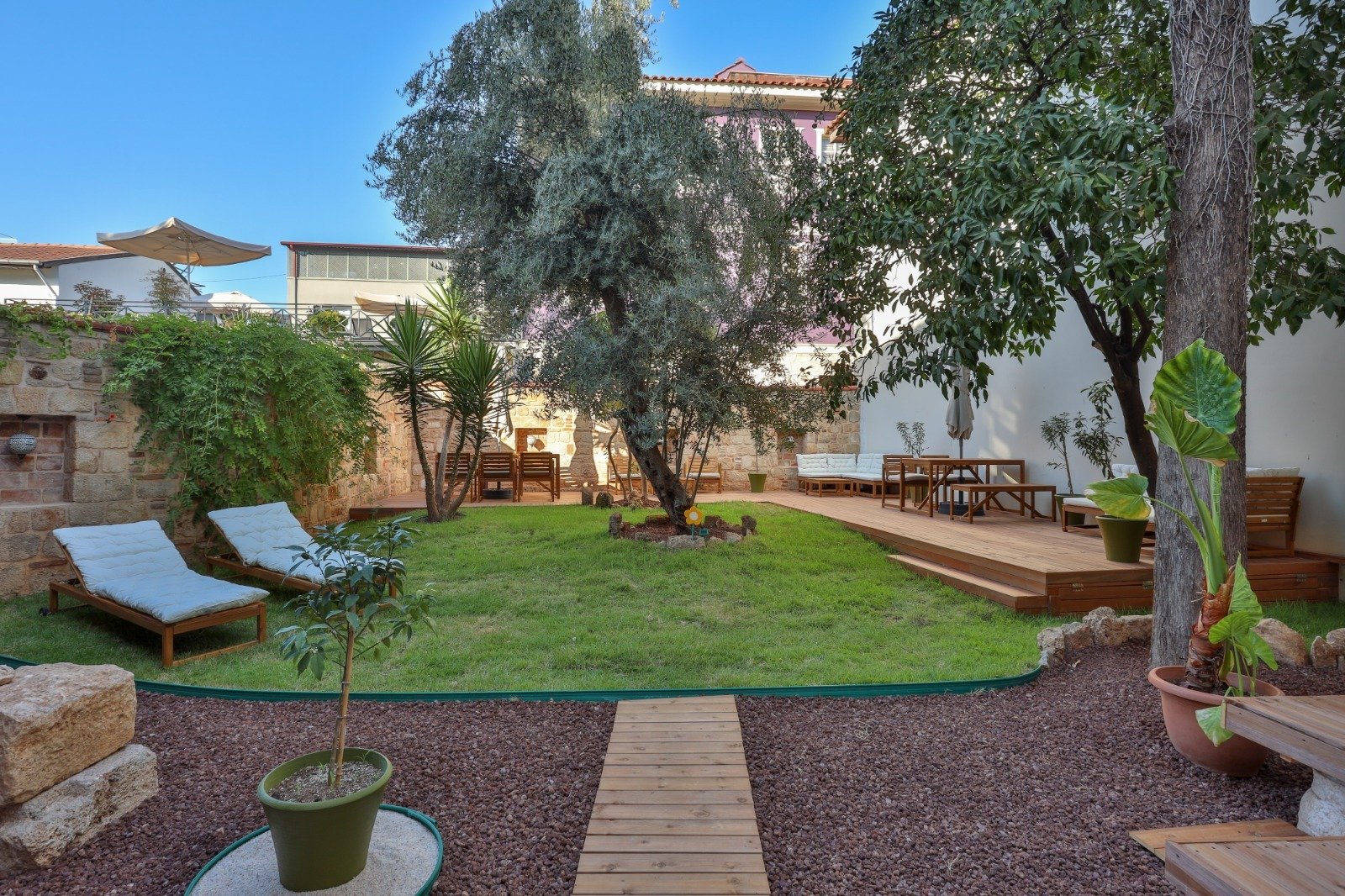 WhatsApp Image 2025-11-21 at 23.44.43.jpeg