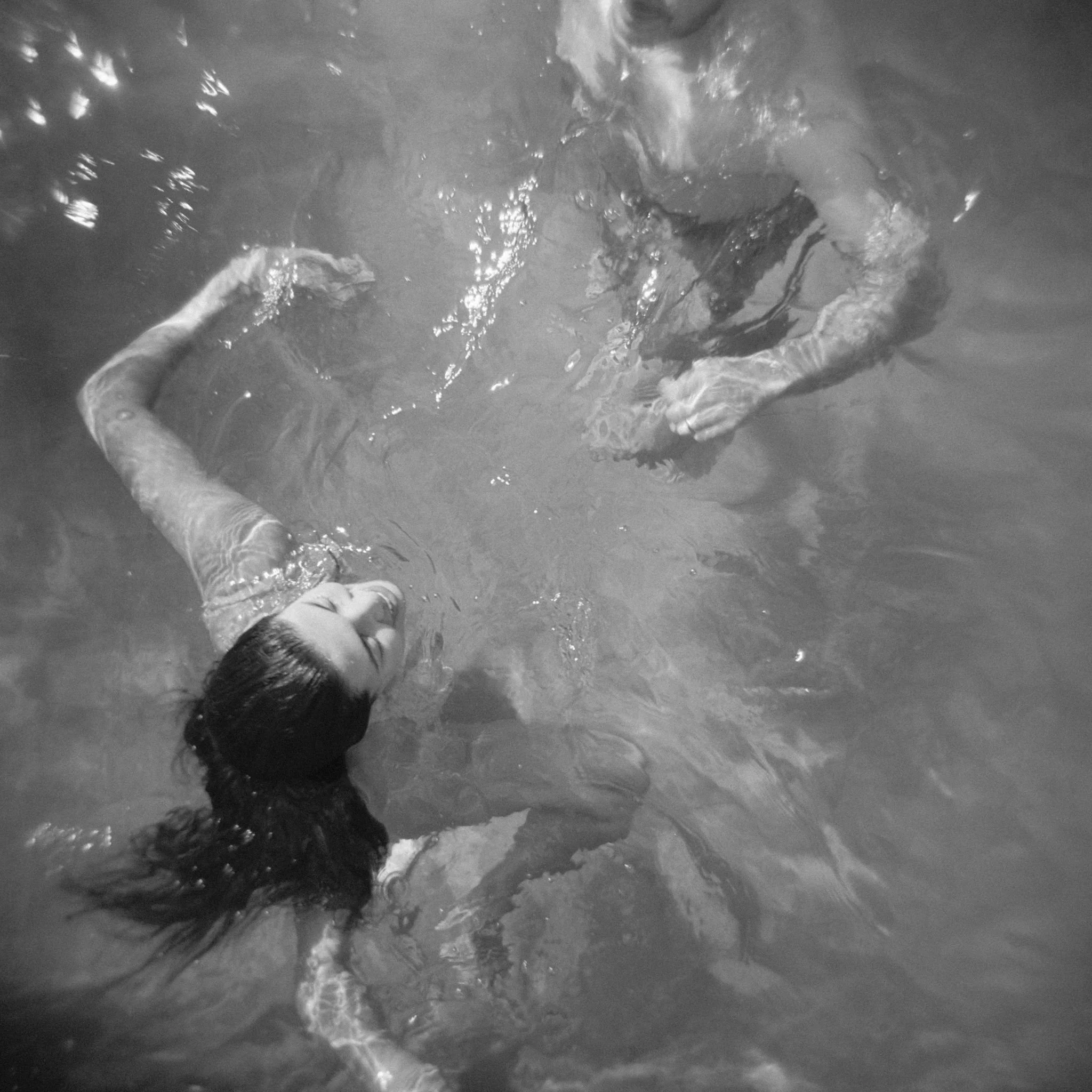 00096-Val&StefPoolParty.jpg