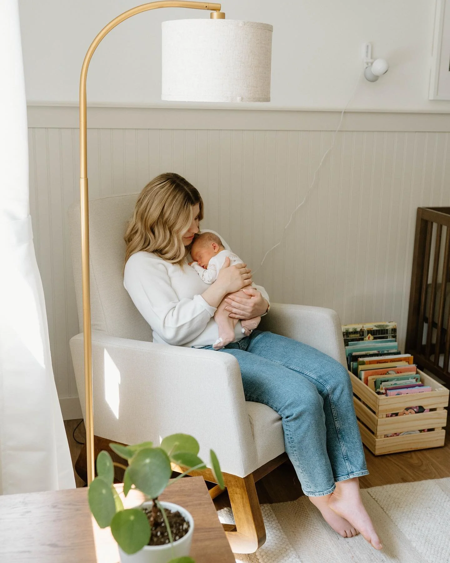 Motherhood looks so good on her 😍

Through the highs and lows of the last two years I am so proud of how @chelsklassen has loved and nurtured all our babies with her whole heart. Wells is so lucky to have her as a mom 🖤

📷: @britnidalke @goldenhou