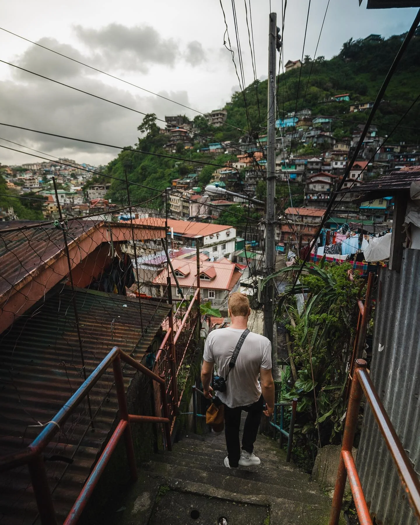 We were just looking for a spot to fly the drone&hellip;ended up here 🙌🏼
&bull;
&bull;
&bull;
#sonyalpha #a7siii #baguiocity #explorephilippines #theoutbound #adventureculture #stayandwander #documentaryfilmmaking