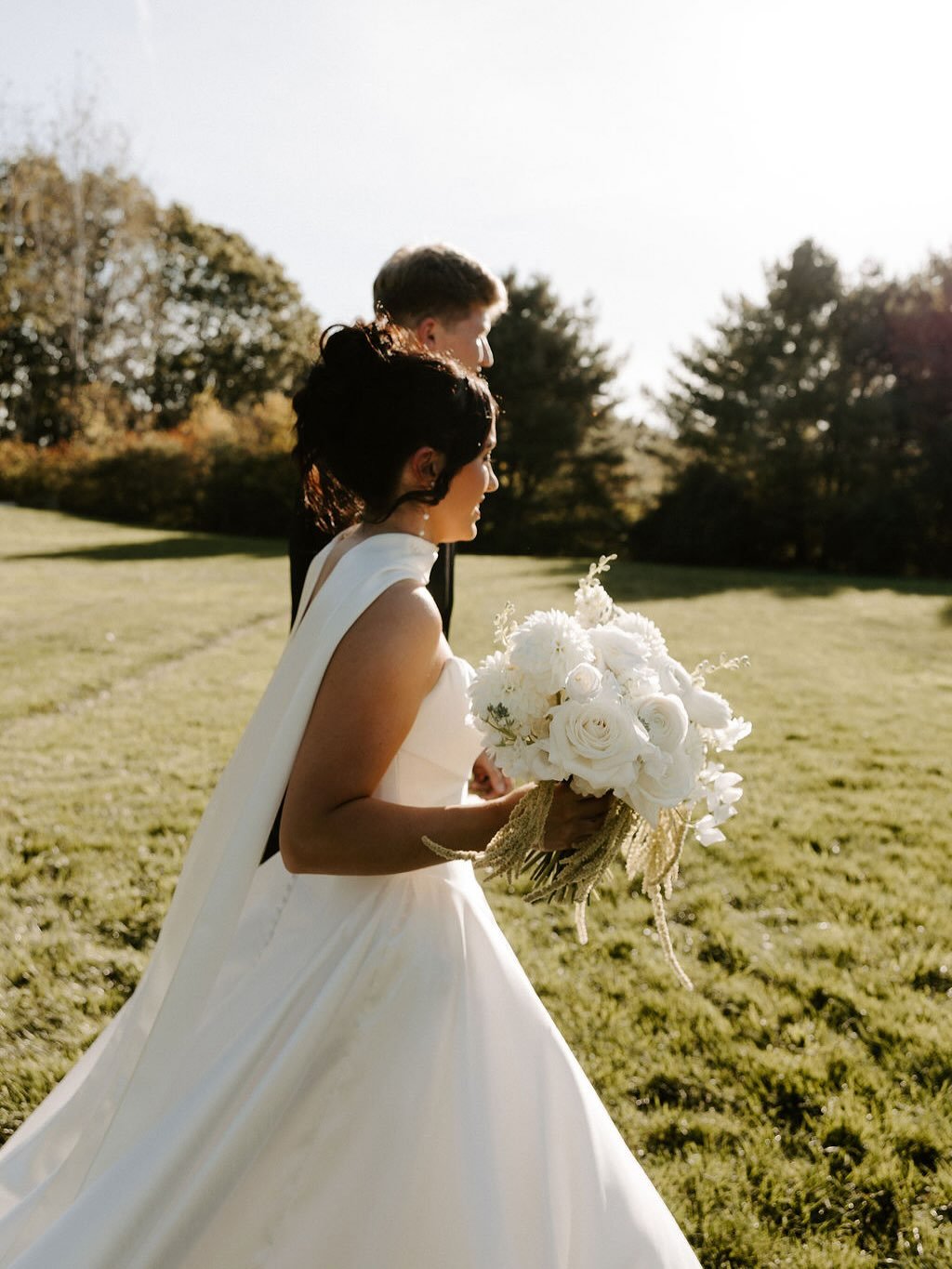 Kira &amp; Larsen on a perfect sunny day. Swipe to see the full bridal look ❤️&zwj;🔥