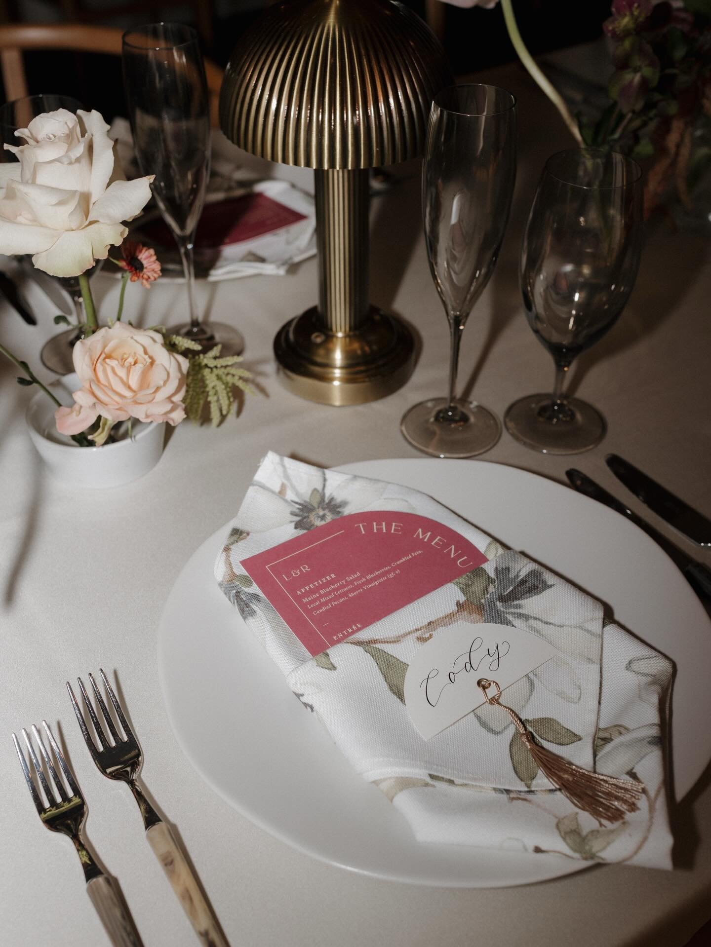 tablescape dreams 🤍💭

@katiekielyphotography 
@lindseymevents 
@mila_bythewhiteapron