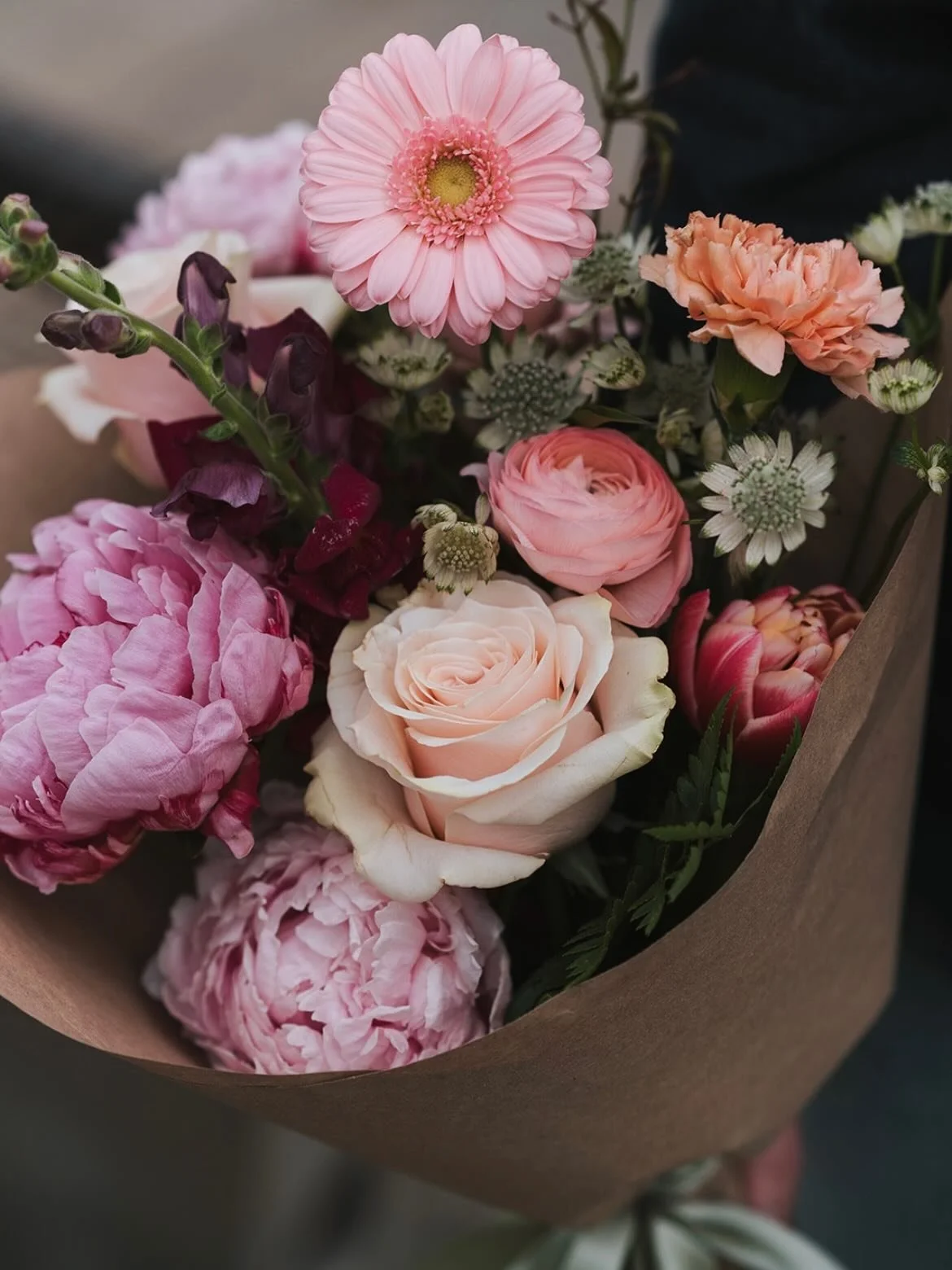 Our fresh floral wraps are always a favorite for gifting 💖 Available for delivery or pickup seven days a week. Shop online now. Xo.