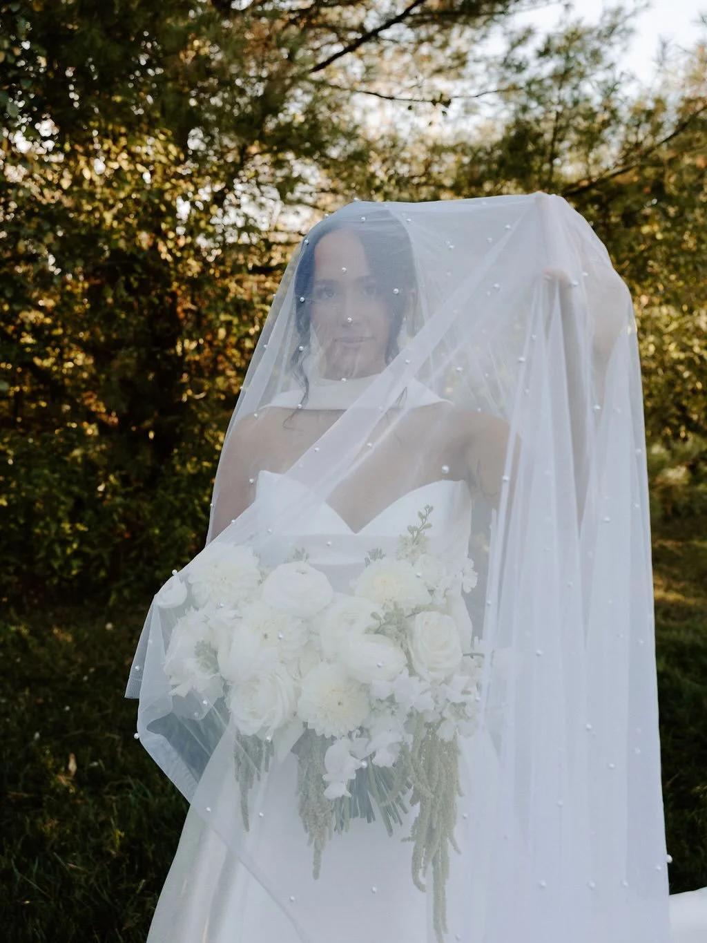 swipe for a surprise 🤍 

@localrootsphotography_ 
@jlouisebeauty_ 
@churchillbarnweddings 
@the.opalsociety