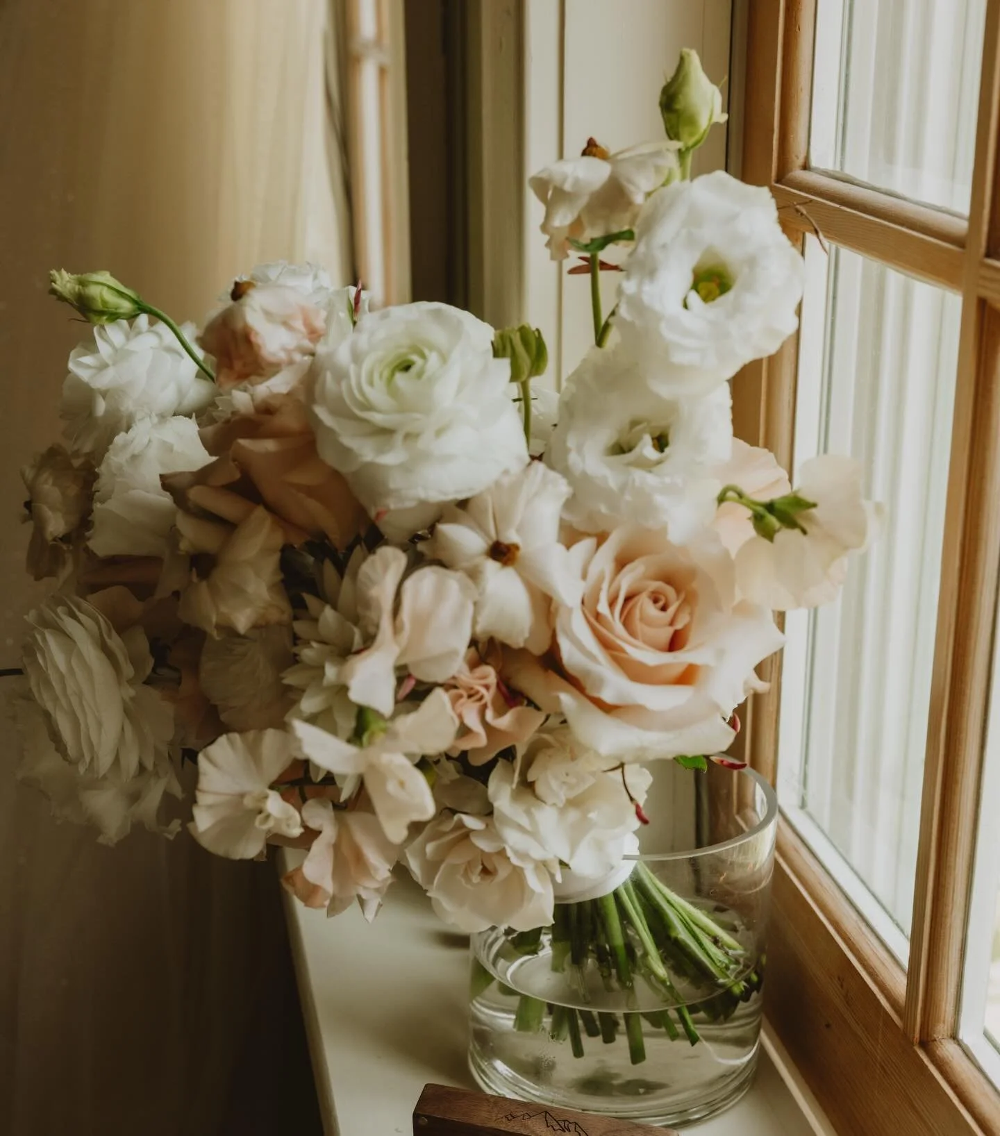 dreamy August bouquet 🤍 @jandj_photog