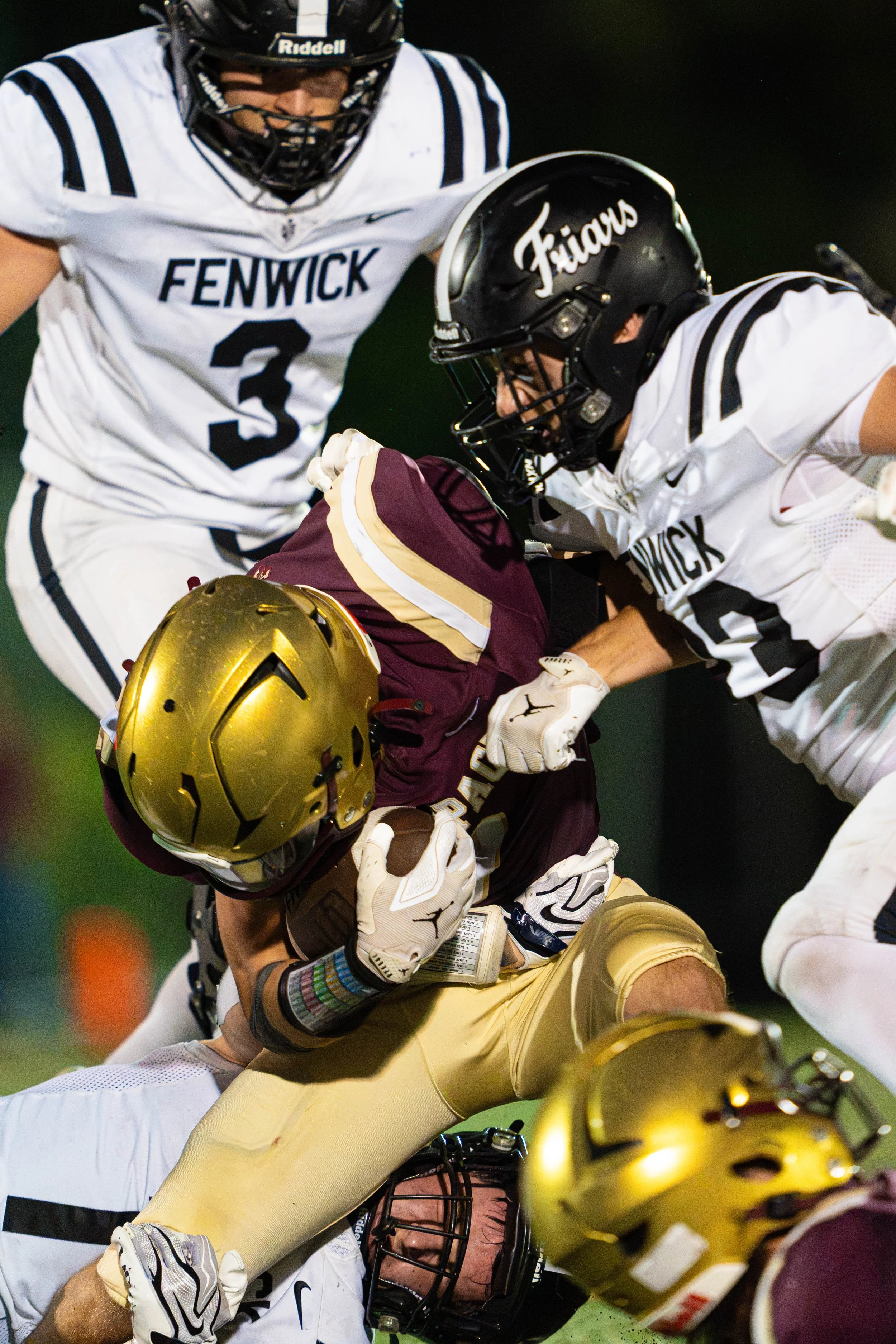 ILHSFB_Fenwick_vs_Saint_Ignatius_091126-4003.jpg