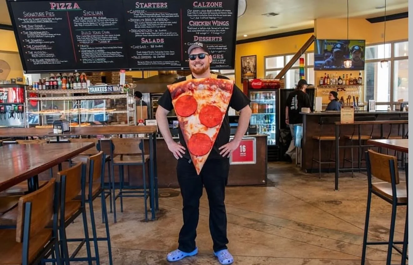 Happy Halloween! Come visit us in Everett or Mukilteo before your adventures tonight or pick up a carryout pie to go along with all that candy 🍬 🎃🍕