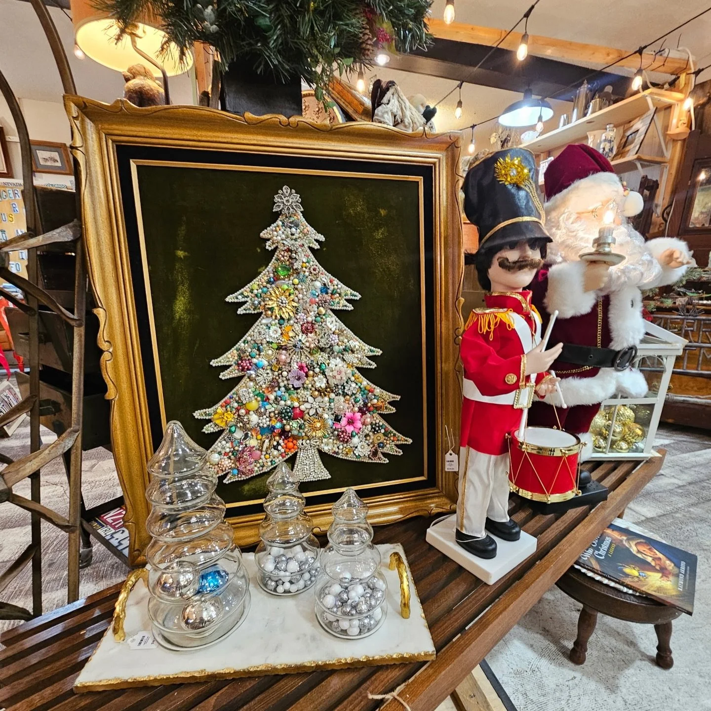 On the 6th Day of Christmas our Rebel Junk vendors gave to you&hellip; Vendor #19 biscuits and gravy is feeling festive this Christmas with 10% off their furniture in Cda! Vendors #15 &amp; #190 are also having 10% off at our Cda shoppe! 
Vendor #4, 