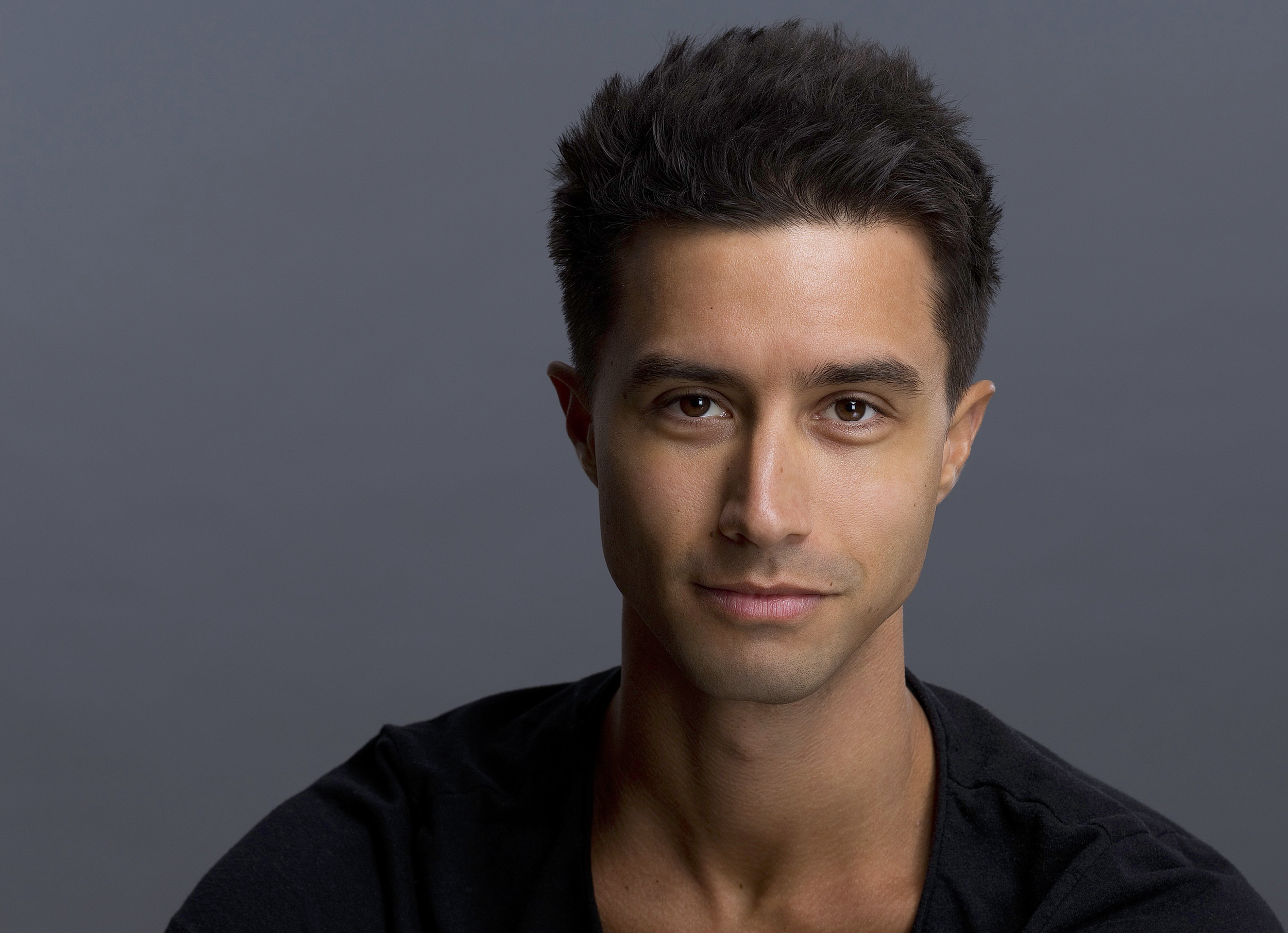 Aaron Headshot.png