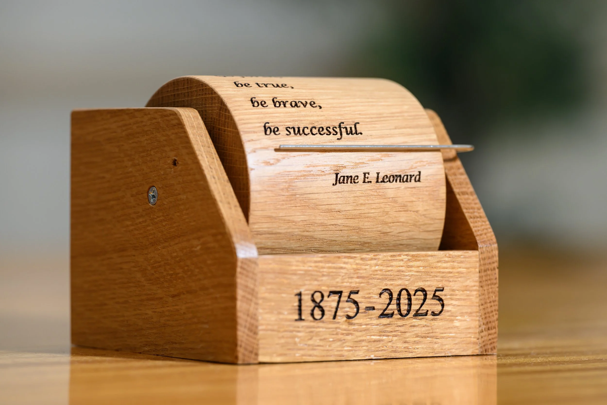 engraved tool to track weaving drafts