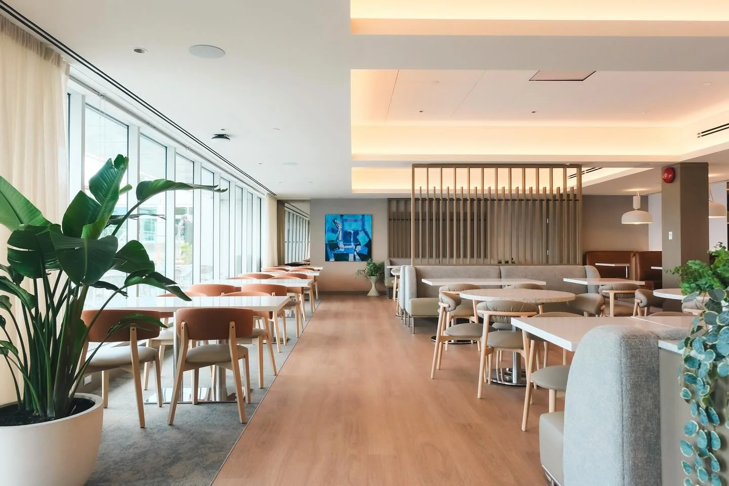 Phase II: Acres | Hollyburn&rsquo;s Main Restaurant | Welcome to Acres, the Club&rsquo;s premium casual restaurant, featuring an all-ages dining room, lively bar, elegant adult-only dining room, and our spectacular patio. Now Open daily, 11:30am-late