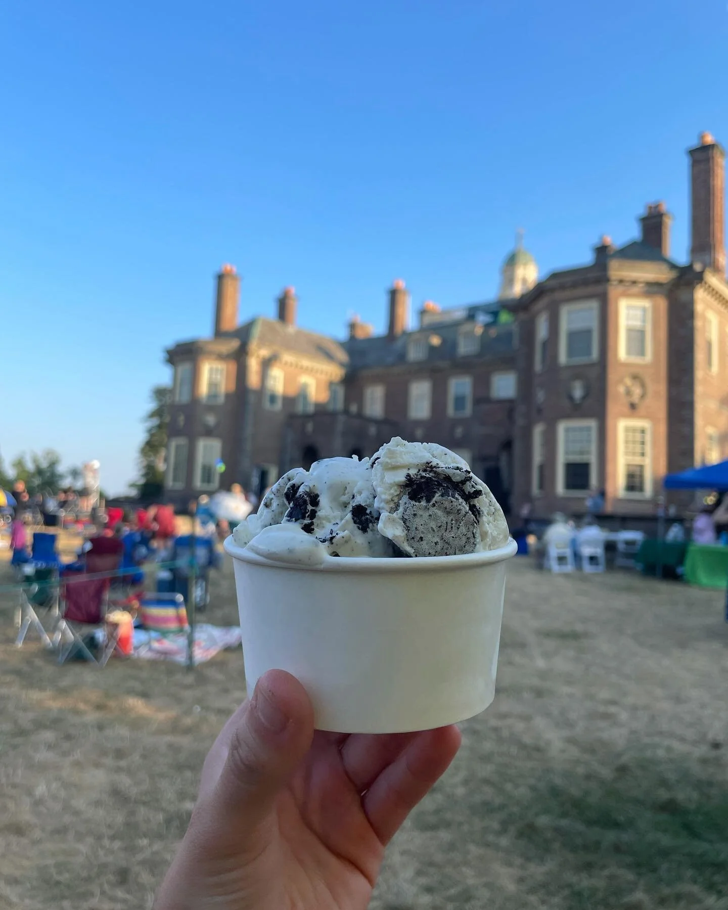 Catch us scooping at Castle Hill tonight and dance along the Beantown Swing Orchestra 💃🏼 

#downrivericecream #downriver #icecream  #localbusiness #essex #massachusetts #northshore #castlehill