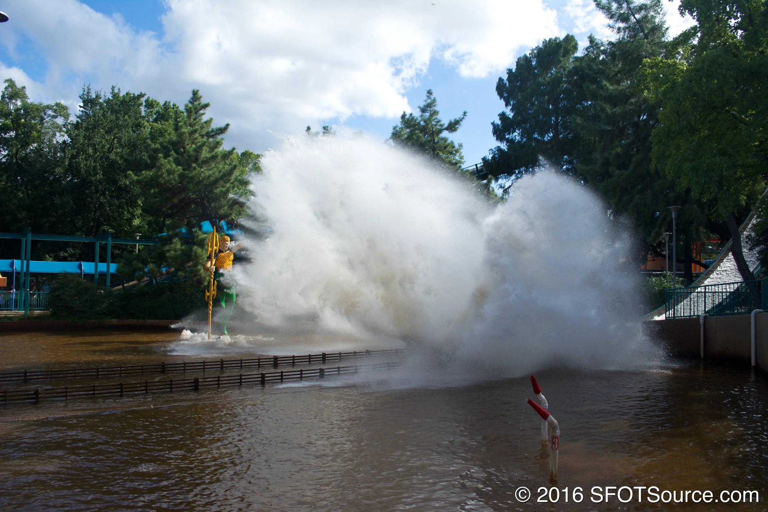 Aquaman Splashdown | Six Flags Over Texas — SFOT Source