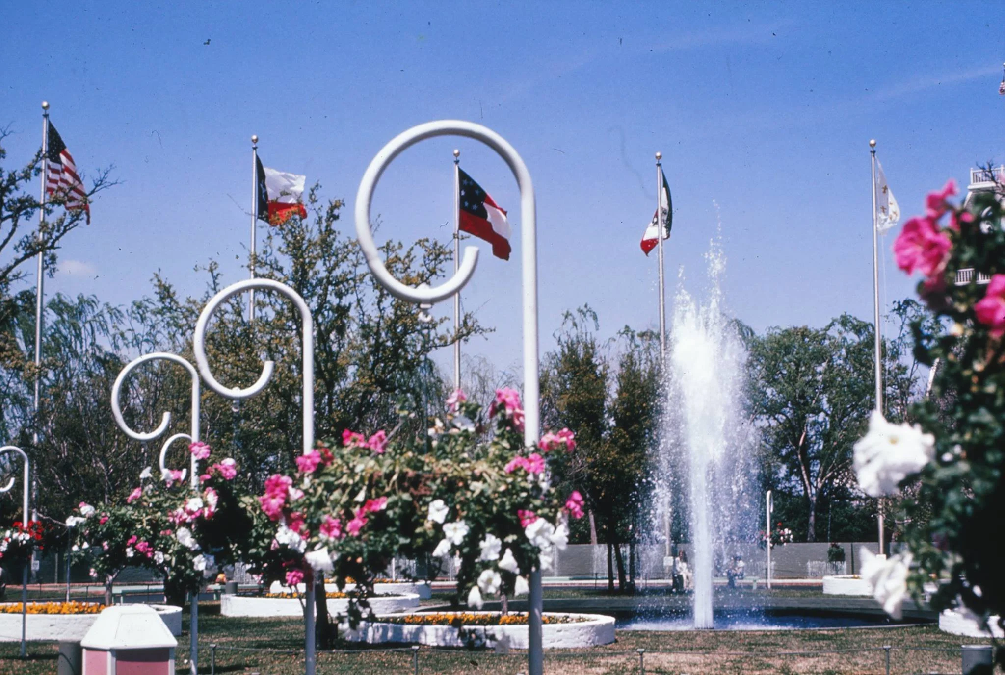 Six Flags Announces Decision Regarding Six Flags Over Texas Partnership Call Option