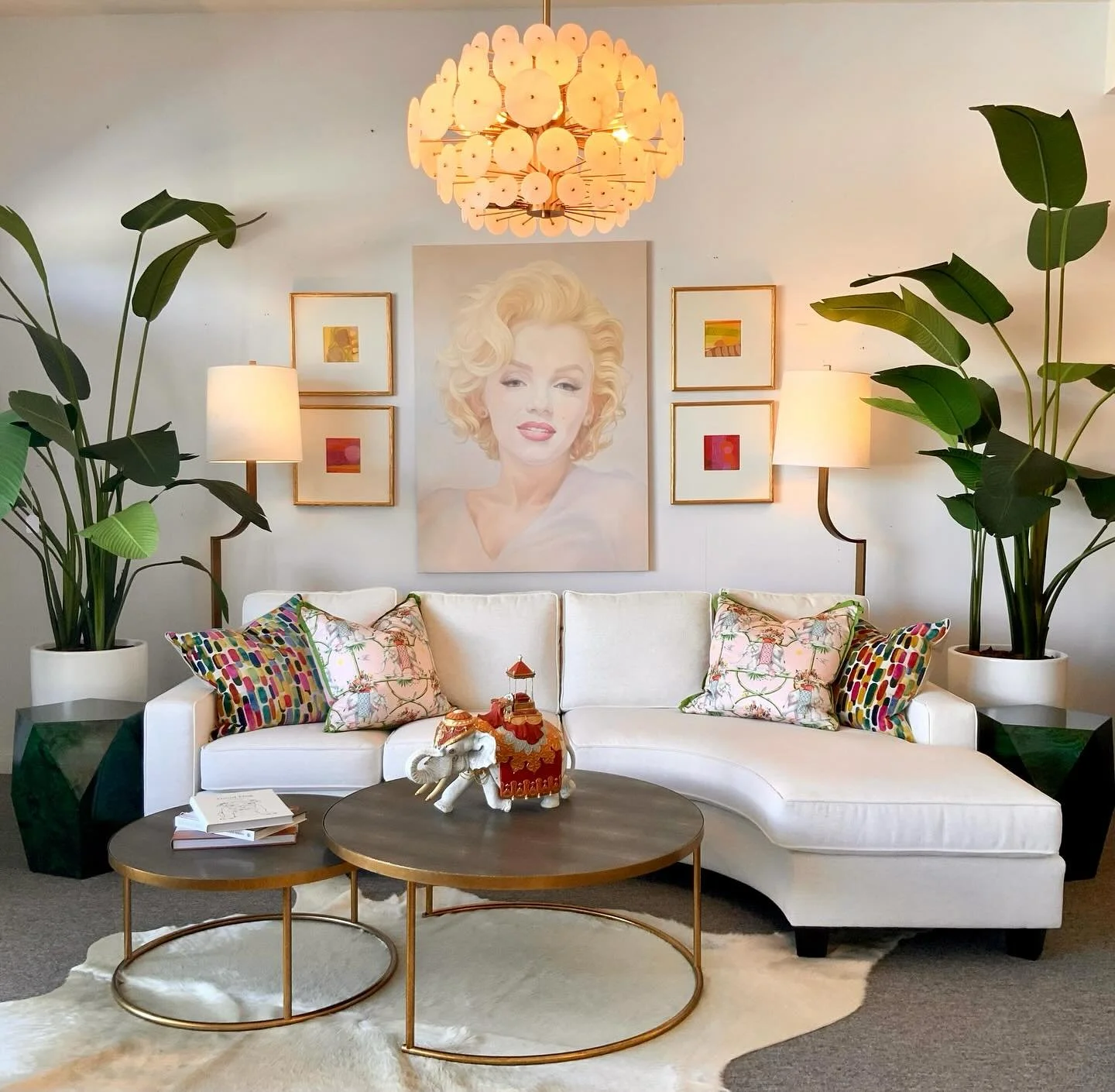 ✨ A touch of timeless glamour ✨
Marilyn in soft cream + blush sets the mood, paired with our new chinoiserie pillows for an elegant, fresh update. Classic meets chic. 💕

#HomeStyle #Chinoiserie #InteriorInspo #ElegantLiving #LifestyleDecor #lifestyl