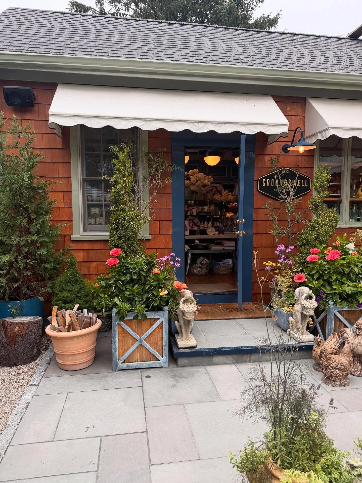 The rain didn&rsquo;t stop us from loving this lunch and shopping day in Tiverton!  @groundswellguild @margihope #decoratorsresource