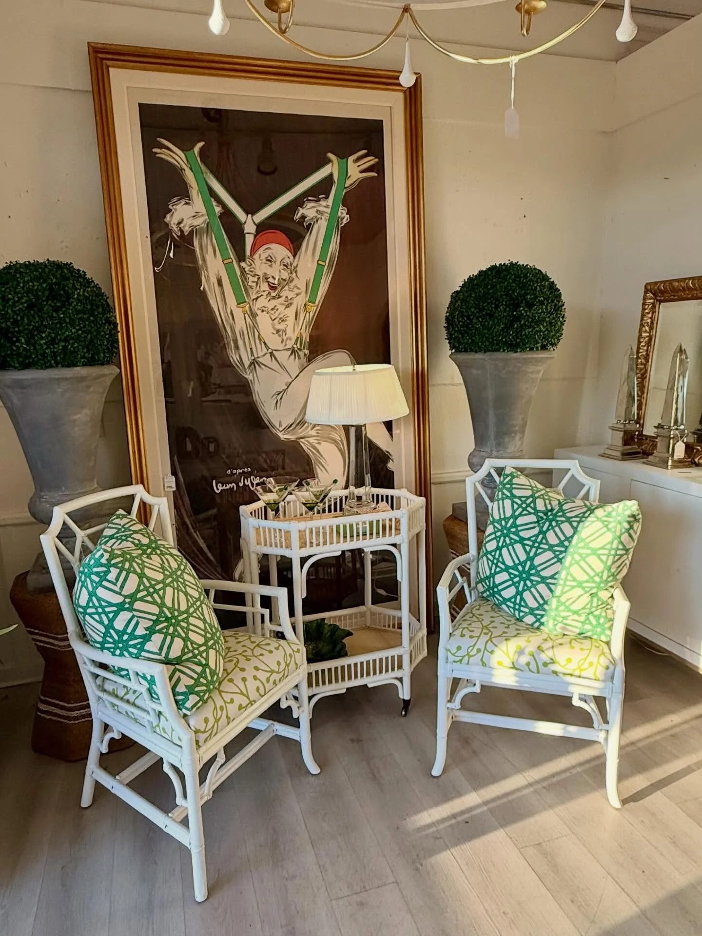 He may be a jester&hellip;
but this room is no joke.

Classic white Chippendale.
A rattan bar cart for golden hour.
And a Baccarat glow that whispers luxury.
Confident and cheeky!  Just how we like it!!💕. #decoratorsresource #jester #palmbeachchic