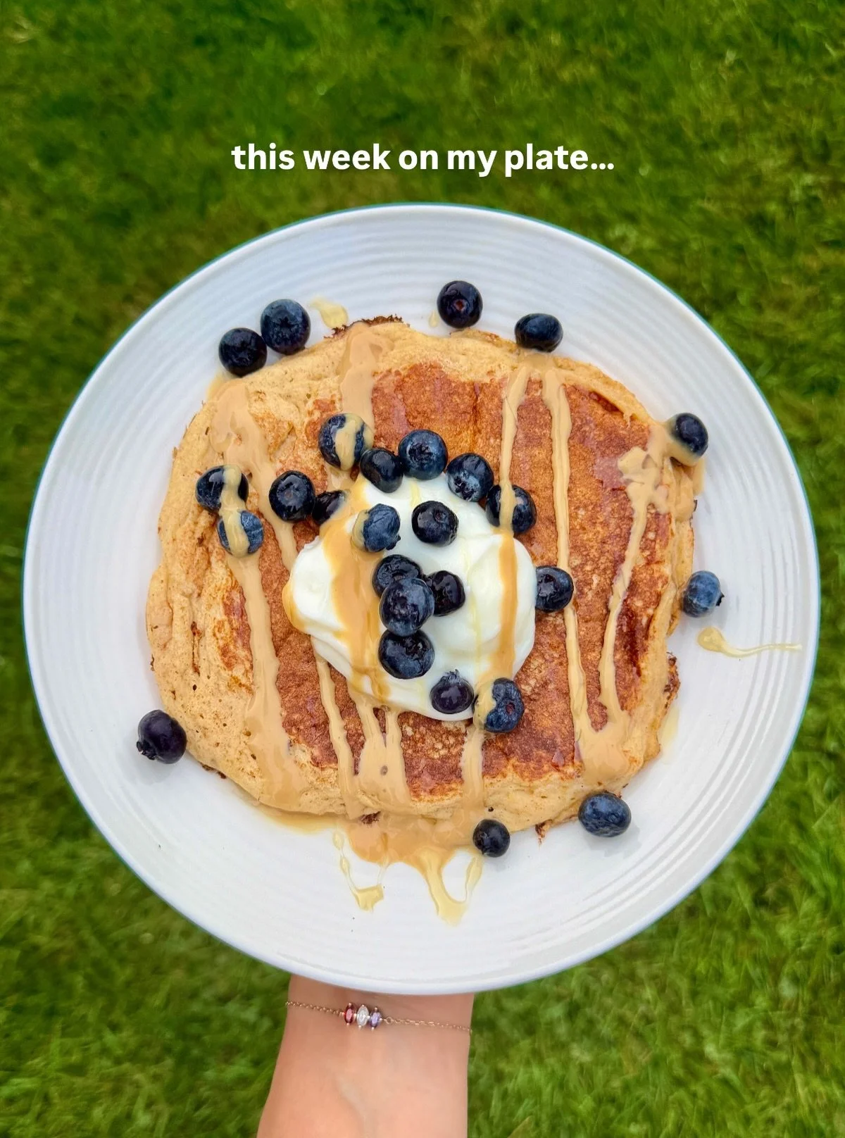 week of healthy eats🥞🫐🥗🍅

one pan lemon chicken &amp; veggies🍋🍅🌿

veggie omelet sith microgreens, garden tomatoes, + sourdough🍳🥖

@simplemills 🎃🍫

apple cinnamon oatmeal cups for breakfast🍎

roasted pork with potatoes + broccolini🥦 pork 