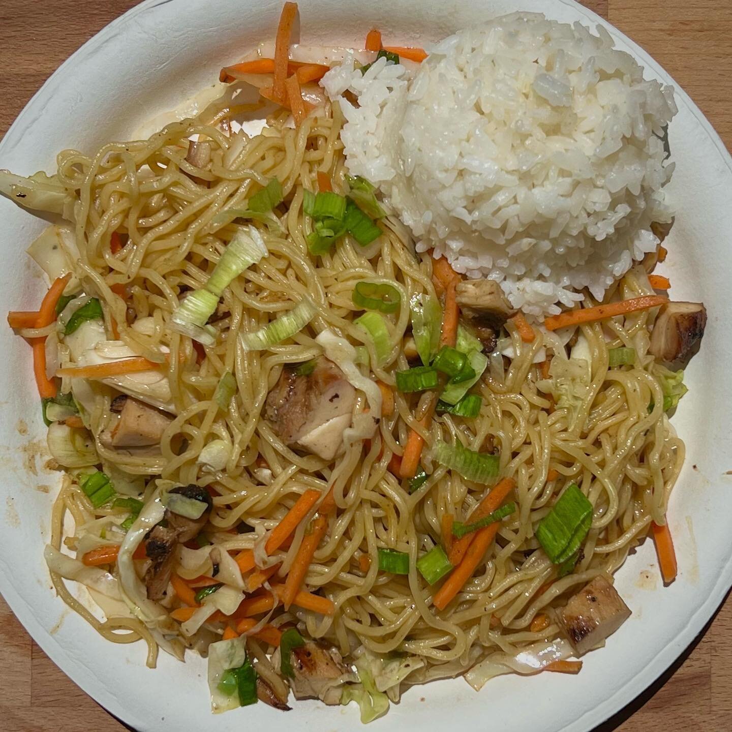 Come visit us and try our Yakisoba noodles with chicken😋

Come visit us at:
5109 Cass Street 
San Diego, California 92109

Contact Us:
(858) 361-1280

Hours of operation:
M-F: 7am-2pm
Sat/Sun: 7am-3pm
𓆉❀☼
 #pacificbeach #leilaniscafe #coffee #hawai