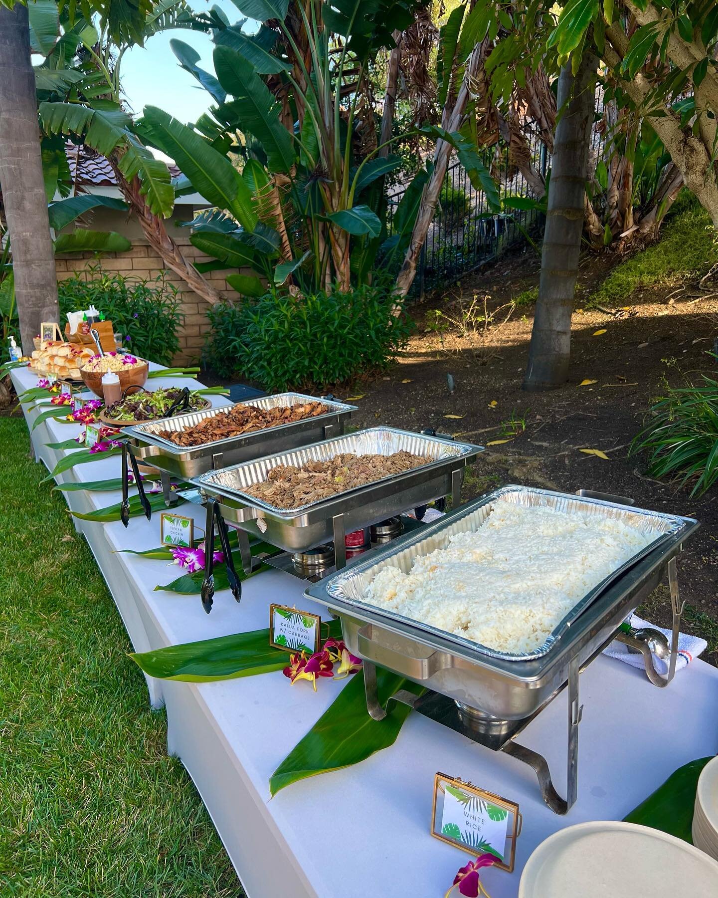Lu&rsquo;au Catering 
-setup with ti leaves and orchid flowers
-aloha package 1 with hawaiian rolls

Contact Us for your next catering:
(619)538-7036
leilaniscateringpb@gmail.com
𓆉❀☼

 #pacificbeach #leilaniscafe #catering #hawaiiancafe #leilaniscaf