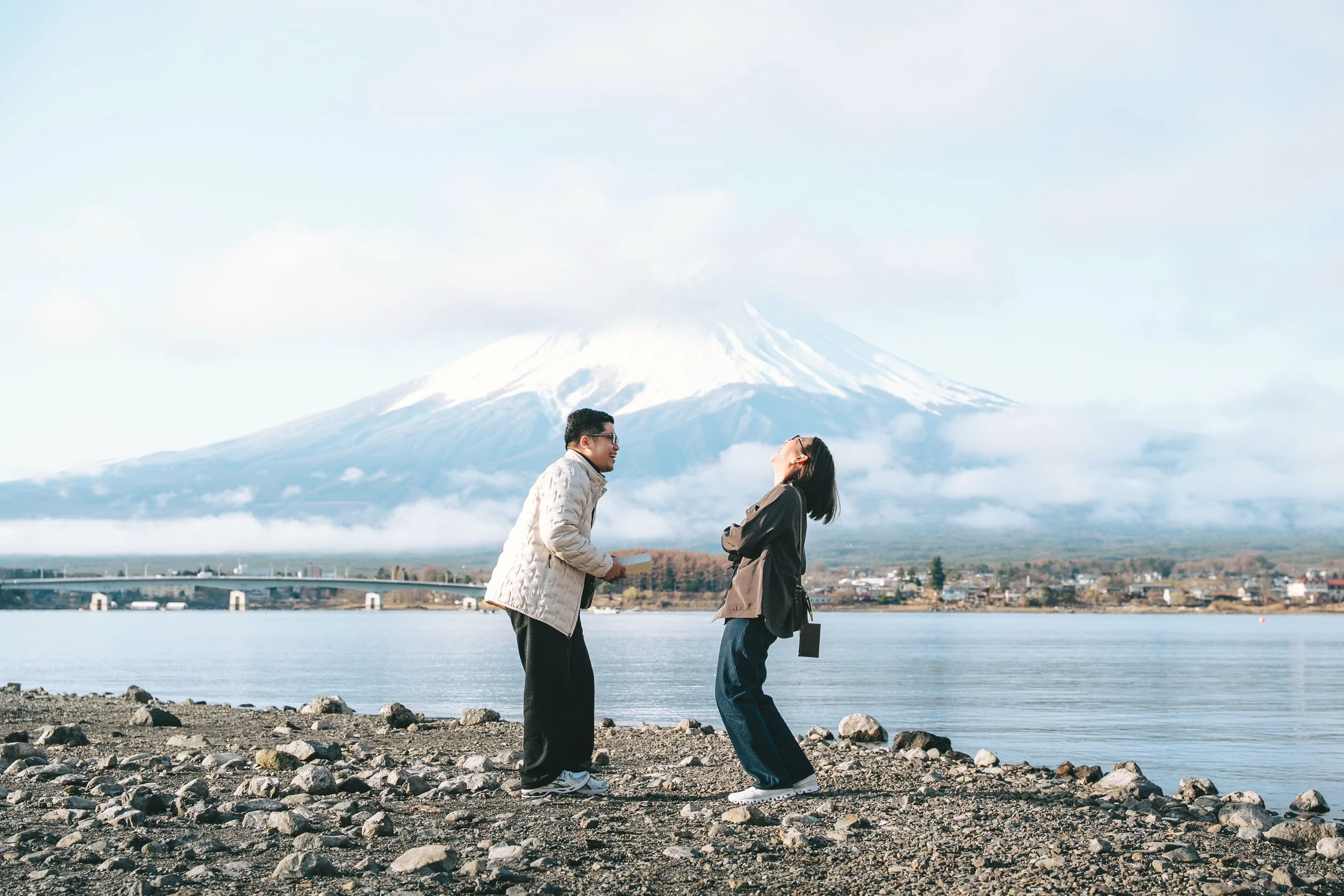 How lucky am I to witness reactions like this as part of my job? ❤️🗻

#mountfujiphotoshoot #mountfujisurpriseproposal #mountfujiphotographer #mountfujiproposal #kawaguchikophotographer