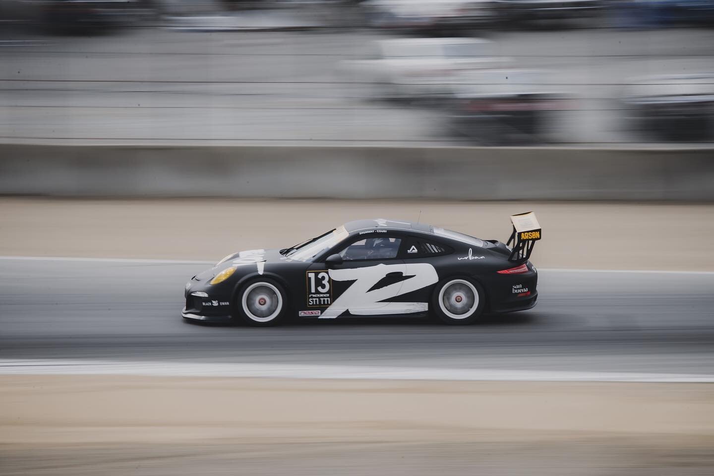 Porsche zoomies.

📷 @curvegod