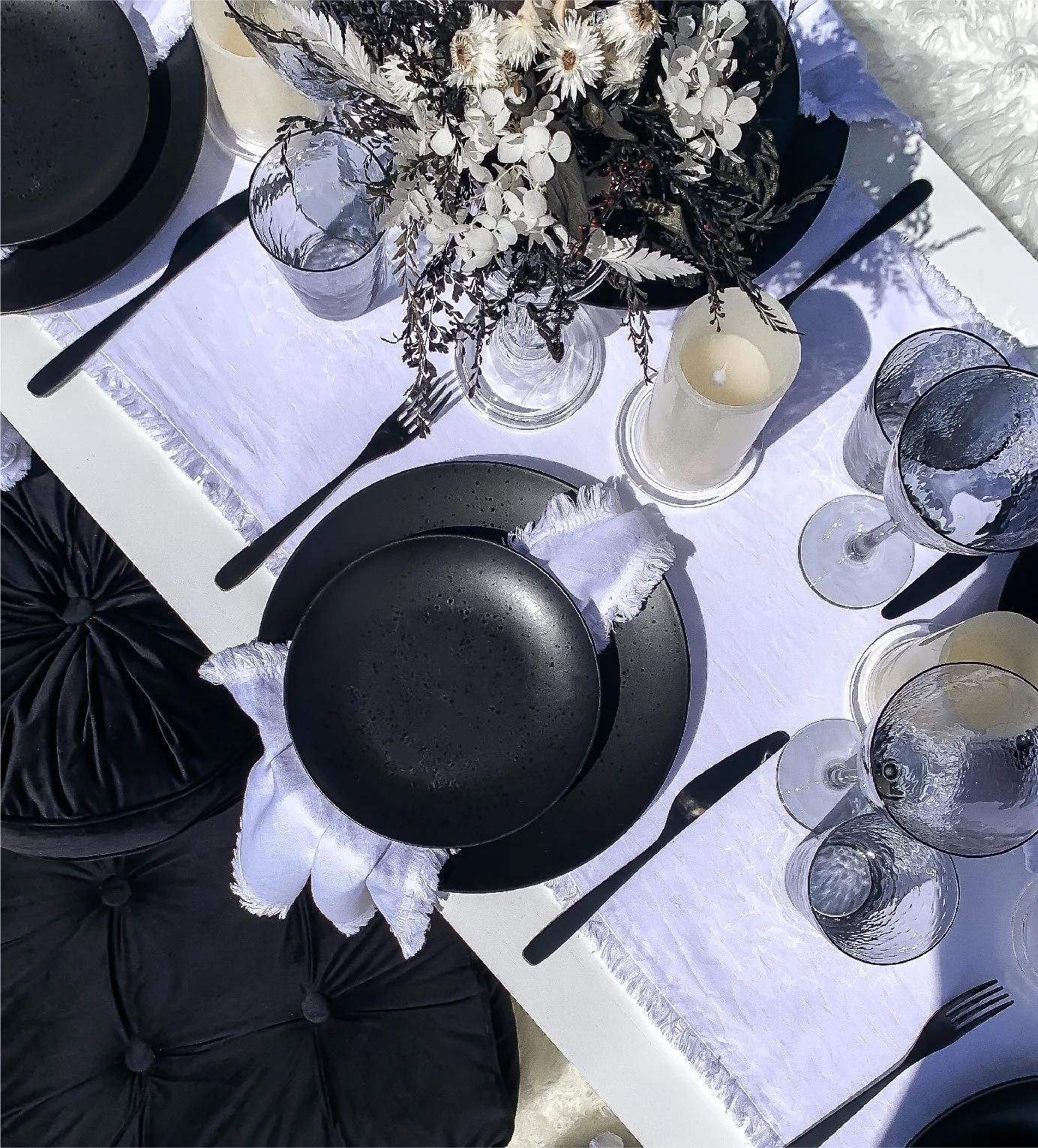 Fringed Linen White - Action-06.jpg