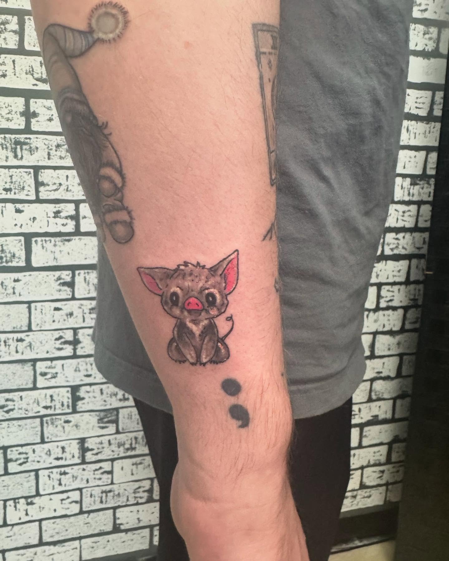Just a cute little piggy for your amusement #tattoo #tattooartist #lasvegas #lasvegastattooartist #girlswithtattoos #tattooart #tattoos #tattoolife #tattooedgirls #guyswithtattoos #inked #tattooed #bodyart #art #tattooist #tattooing #tattooer#lasvega