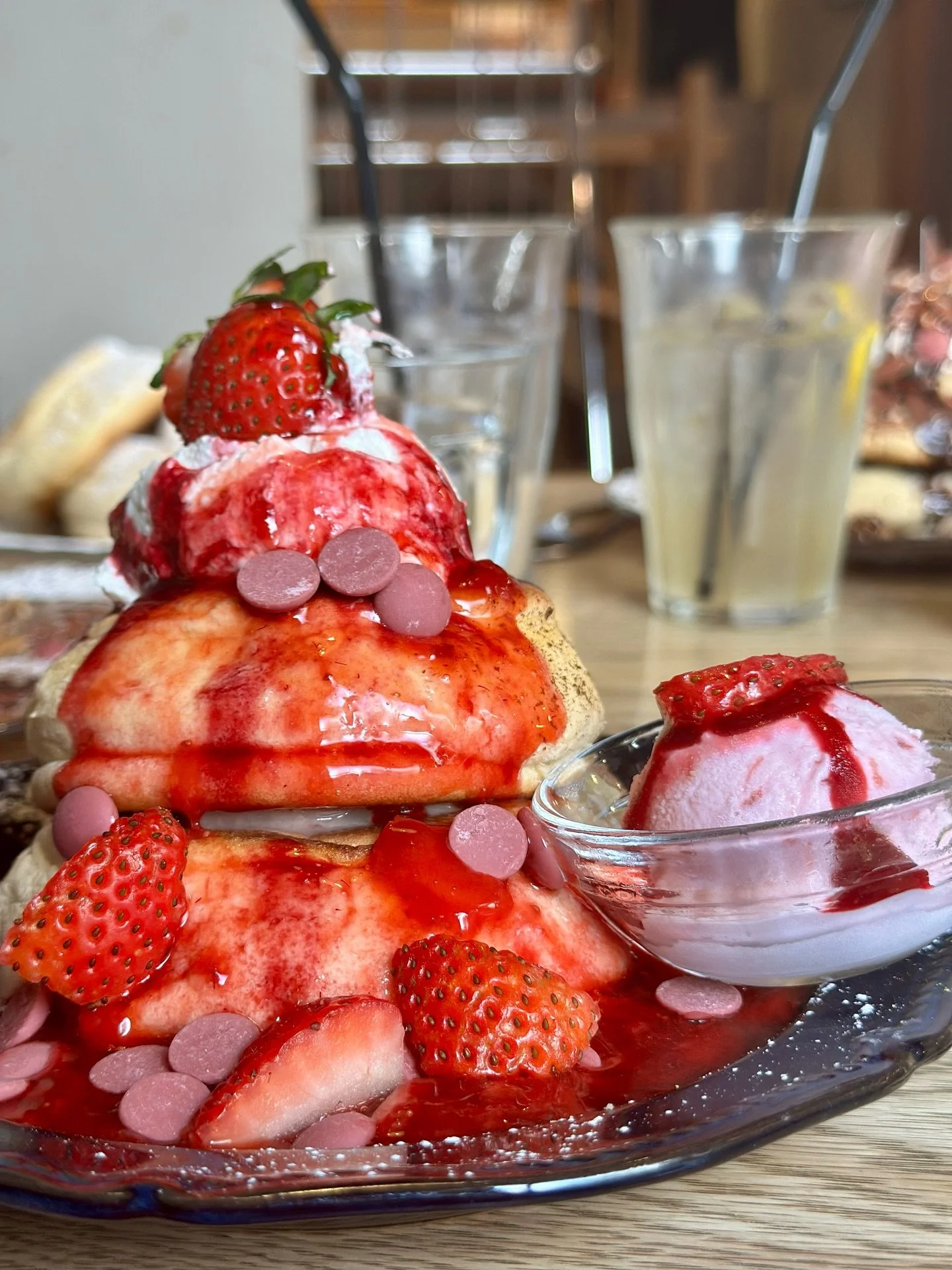 Oops! I did it again! 🍓🥞💛

Back at Riz Labo Kitchen because&hellip; honestly, who can resist those clouds of happiness? ☁️✨

This time I went for their strawberry pancakes, and wow &mdash; fresh, juicy strawberries, dreamy whipped cream, and those