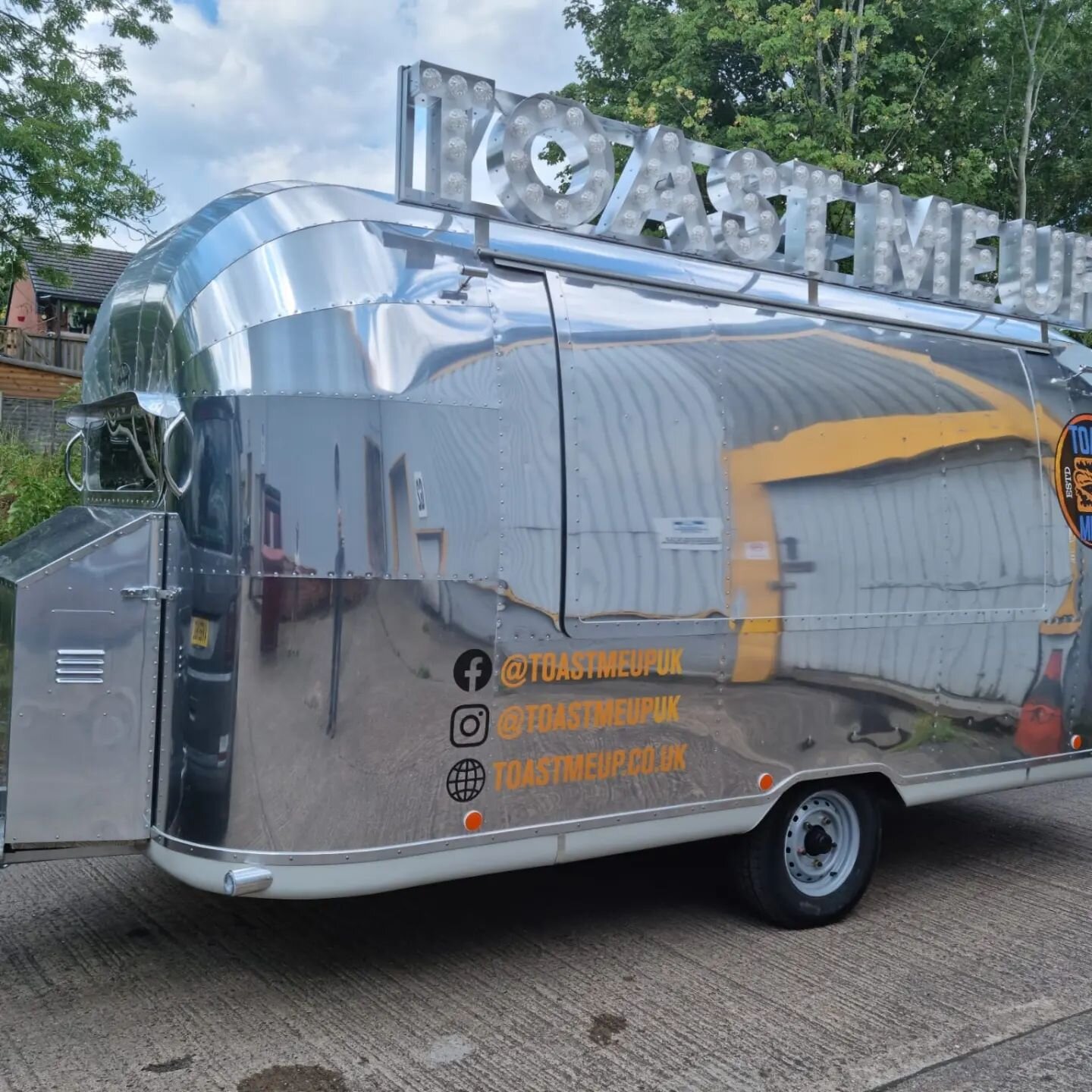 @toastmeupuk All ready to go earn it's keep🦾 Best of luck guys. 

#catering #vintagecatering #food #airstream #foodtruck #foodtrailer #streetfood #handmadeuk
