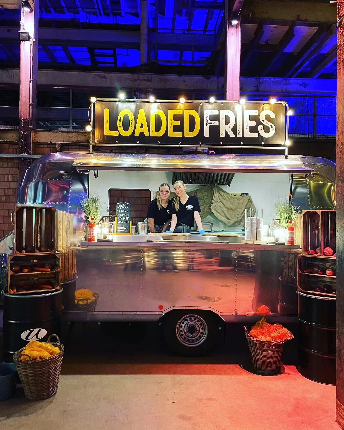 'Do you want any fries with that?' One of @unitcatering #revivaltrailers looking great with some decor🍟🍟 Thanks again guys for the photo! Happy trading🙌🎉

#revival #revivaltrailer #revivaltrailers #airstream #handmade #madeintheuk #builtintheuk #