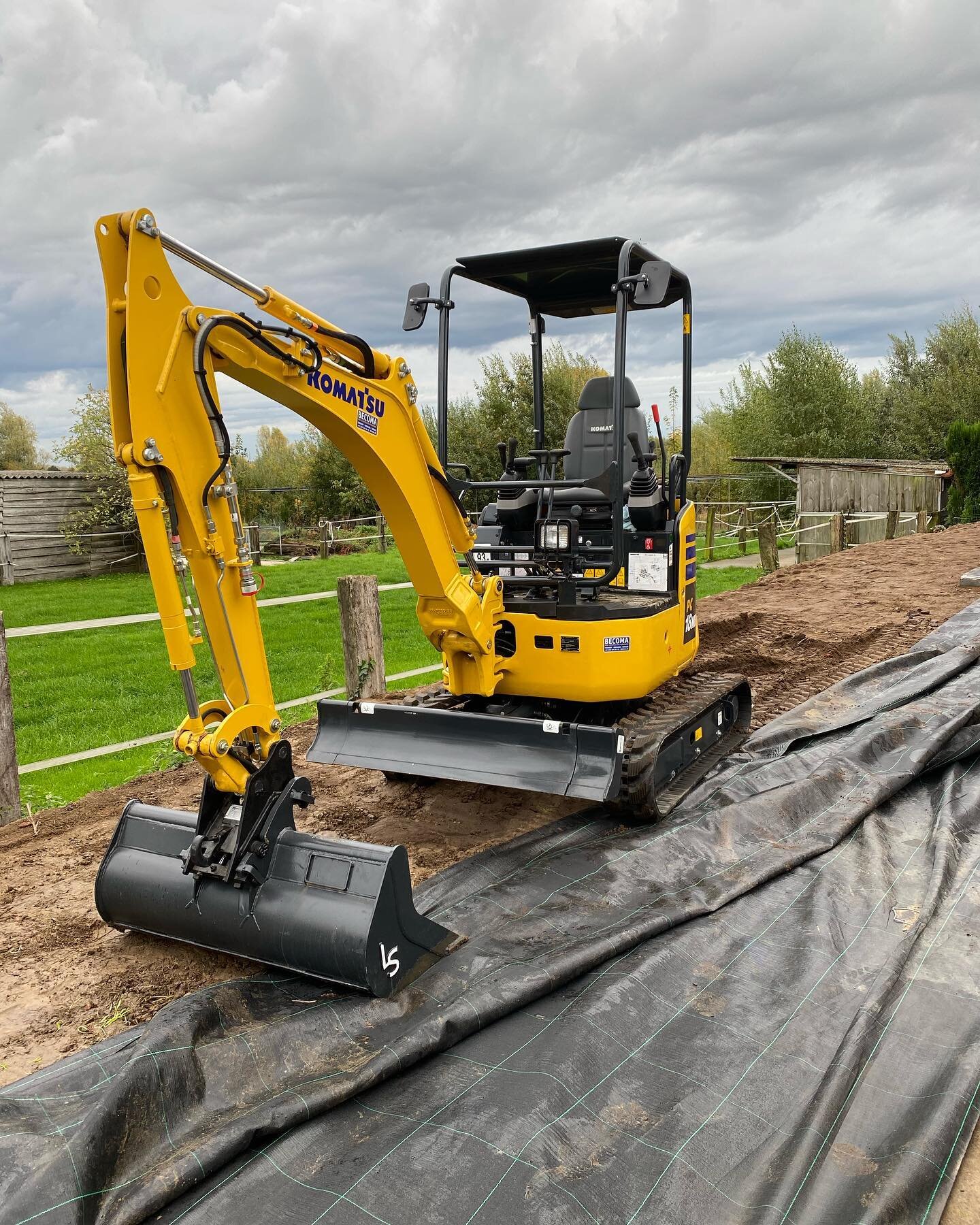 ⚠️Vandaag hebben we onze nieuwe mini graver 1,8 ton in het werk mogen steken ⚠️

- met zijn variabele rijwerk is hij vrijwel overal toegankelijk voor graafwerken uit te voeren.

Hebben jullie ook graag een vrijblijvende offerte voor graafwerken en ni