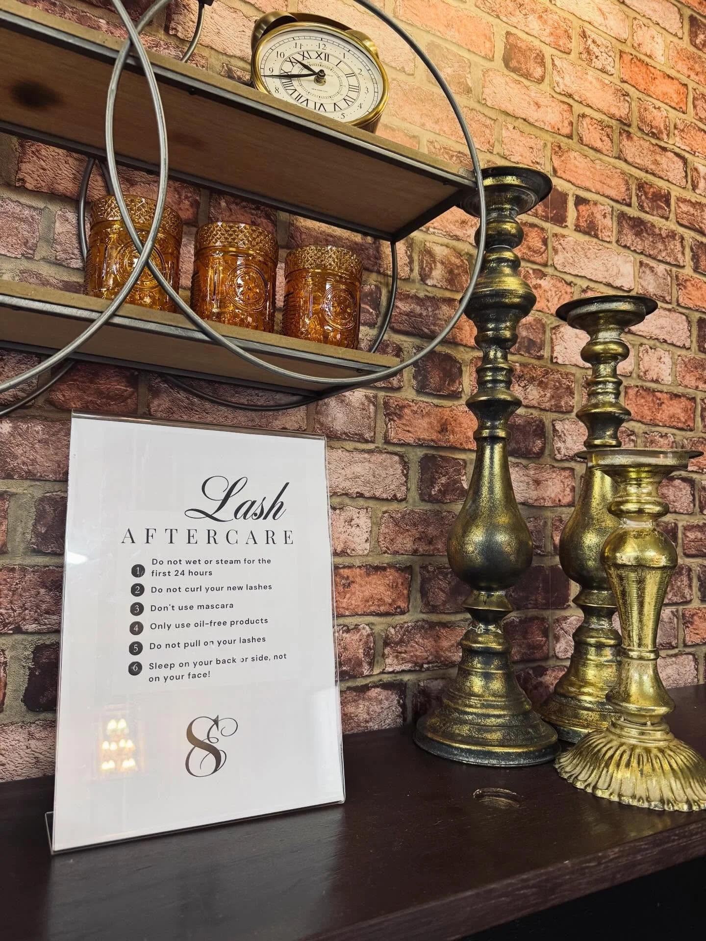 The "Lash Rulebook" 👀📓

&bull; Keep 'em Dry: Avoid water, steam and sweat for the first 24-48 hours while the adhesive cures.
&bull; Ditch the Oil: Oil-based cleansers and makeup removers are the enemy! They break down the lash glue faste