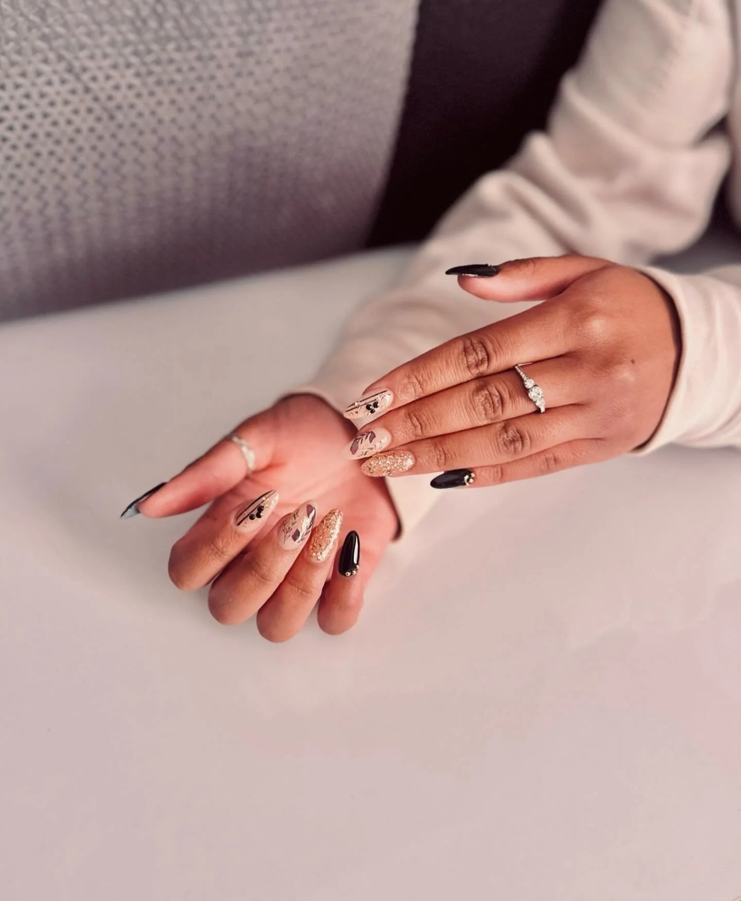 Acrylic tips sculpted to perfection by Thuli of course 👸🏽✨

#acrylicoverlay #acrylictips #manicureluxury #kemptonparknailsalon #kemptonparknails