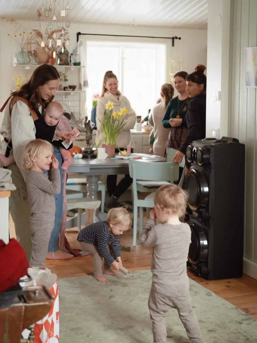 🌼V&Aring;RDAGJ&Auml;MNING 
Den 20 mars passerar solen ekvatorn och dag och natt &auml;r exakt lika l&aring;nga, det vi kallar v&aring;rdagj&auml;mning

Detta har historiskt symboliserat tiden d&aring; jorden vaknade, n&auml;r fr&ouml;n sattes och fl