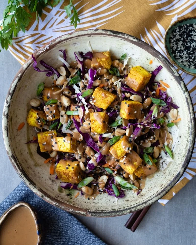 Salată Thai cu sos peanut