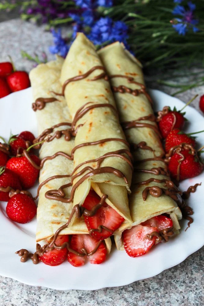 Clătite cu căpșuni și ciocolată