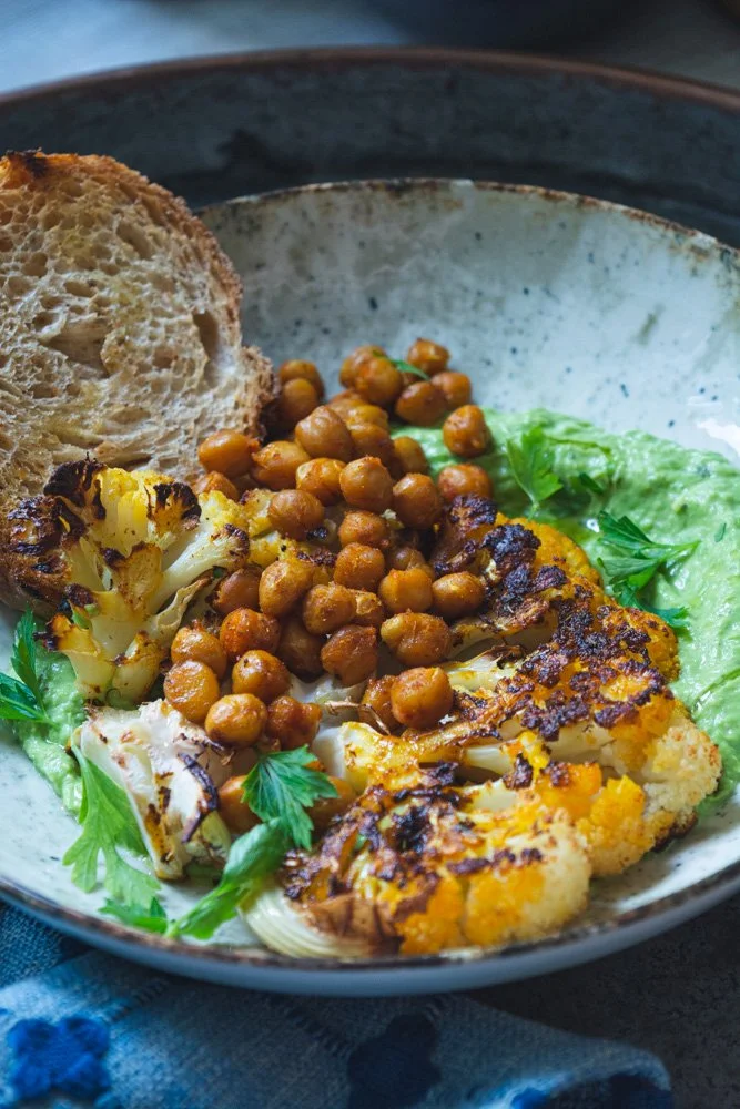 Pate de mazăre cu conopidă șI năut crocant