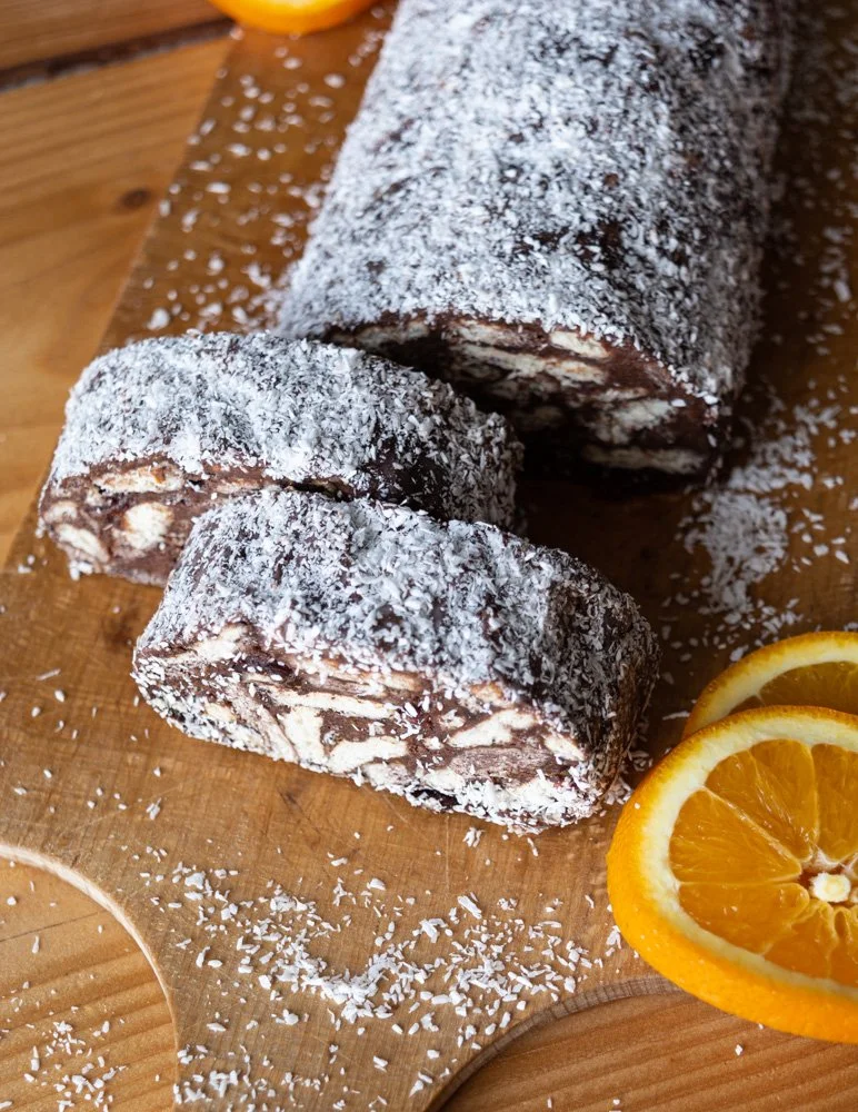 Salam de Biscuiți cu Unt de Cacao și Merișoare