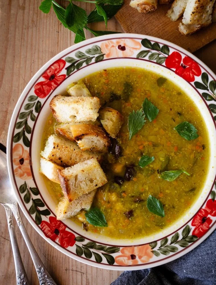 Supă persană cu crutoane de casă