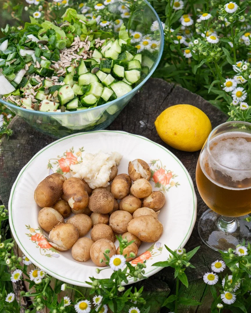 Cartofi fierți cu mujdei de casă