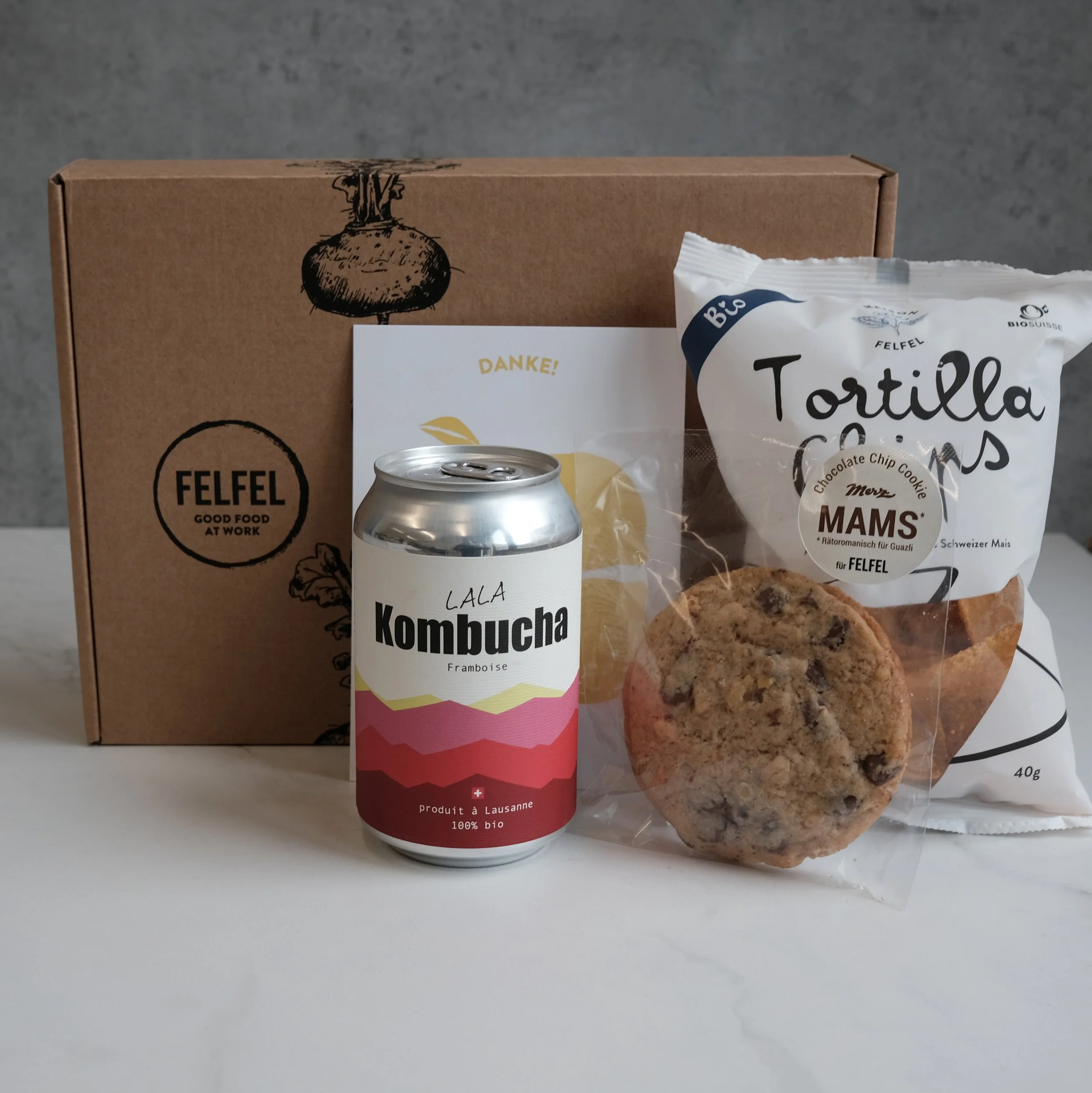 Süsse Snackbox mit verschiedenen Leckereien.
