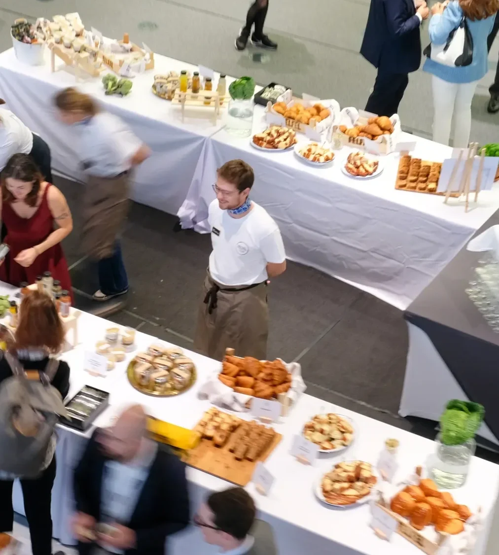 Buffet mit vielfältigem Catering Angebot für Business Event Gäste