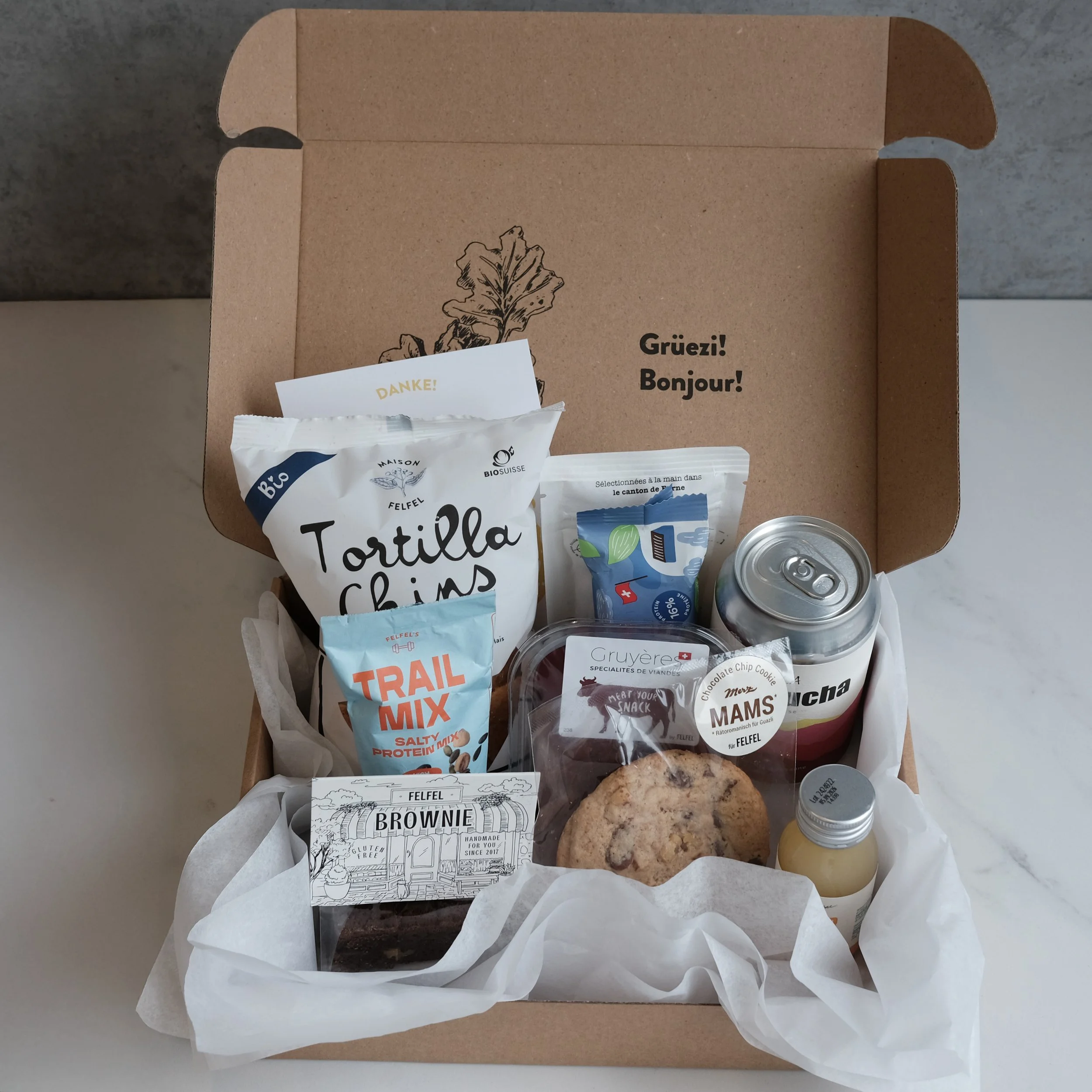 Kleine Mischbox mit süssen und salzigen Snacks.