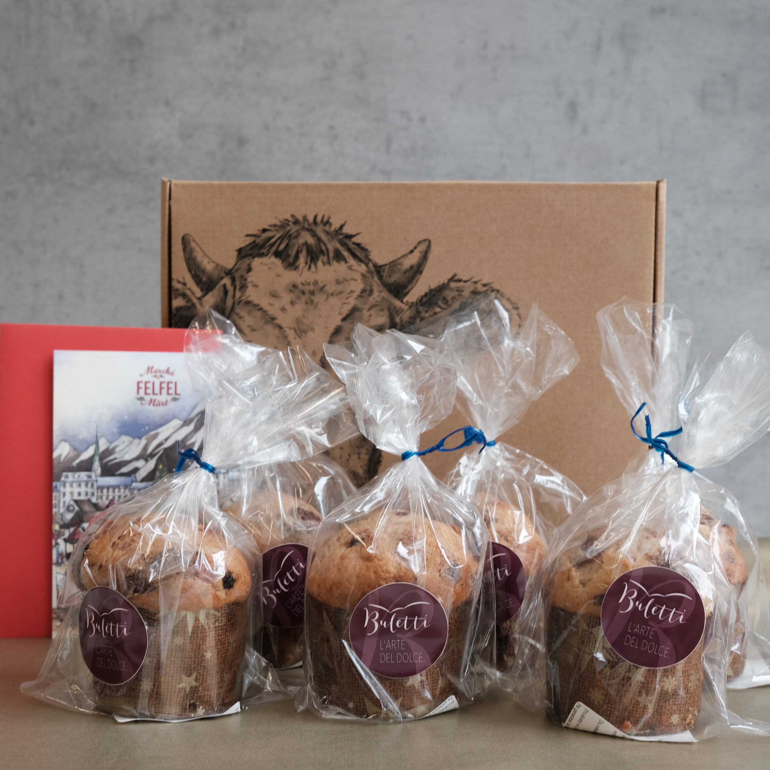 Kleine Geschenkbox mit Panettone von FELFEL.