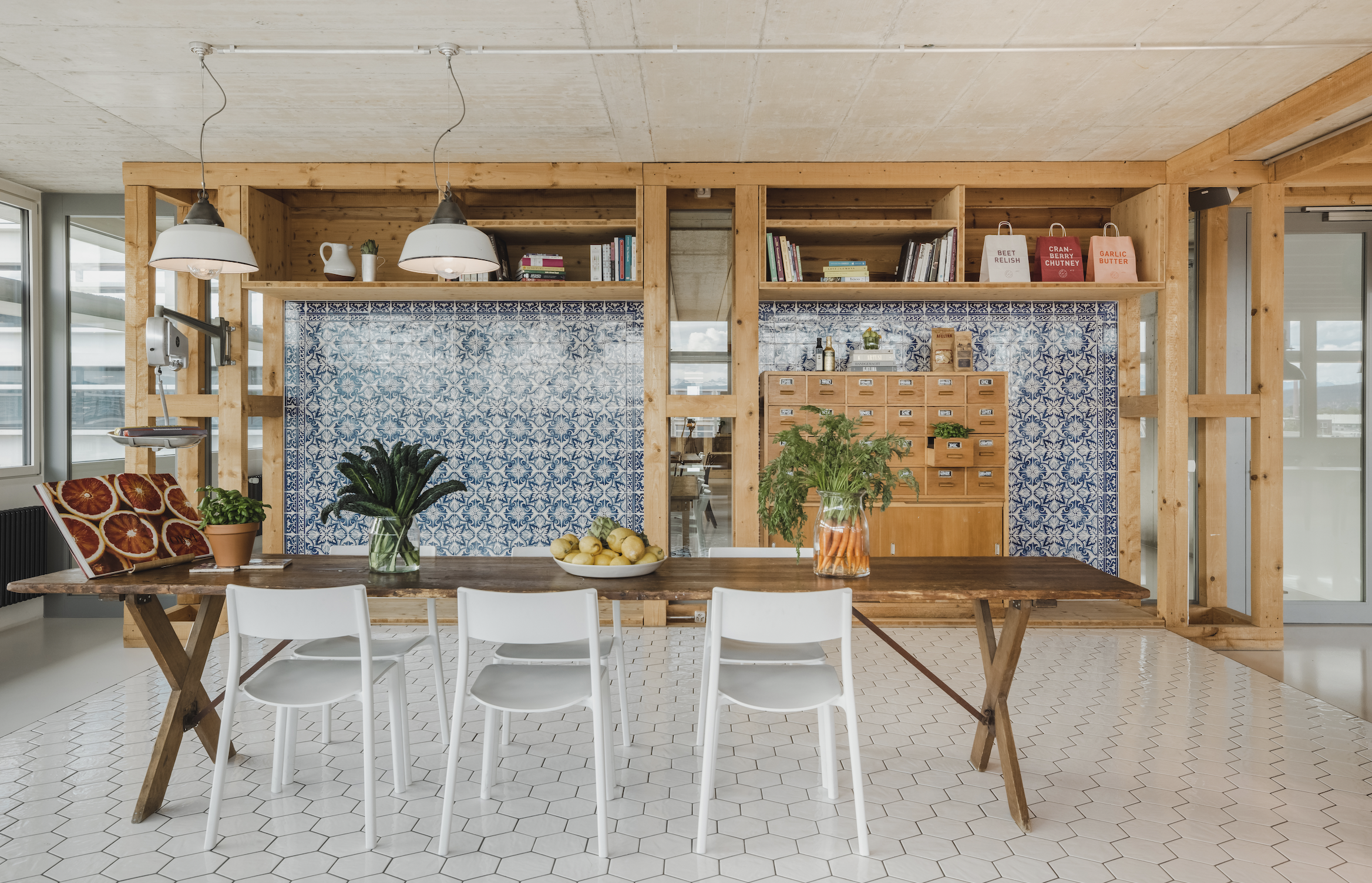 FELFEL Showroom mit integrierter Küche und Verpflegungssystem für Firmen